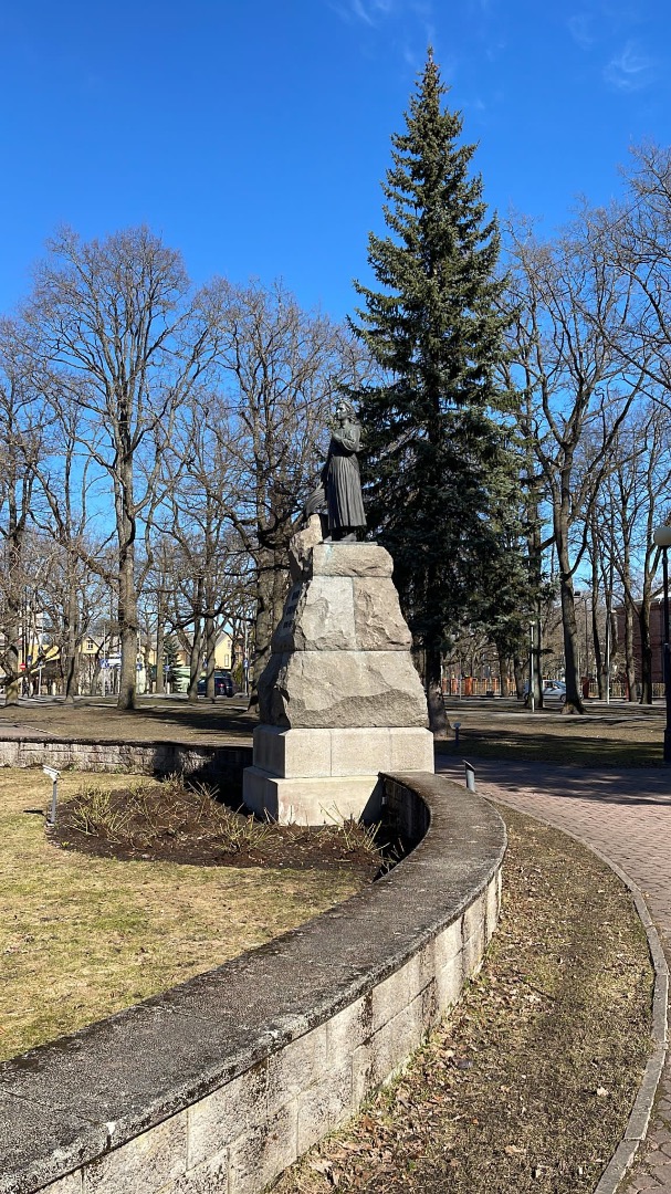 Pärnu, Lydia Koidula monument Lydia Koidula pargis rephoto