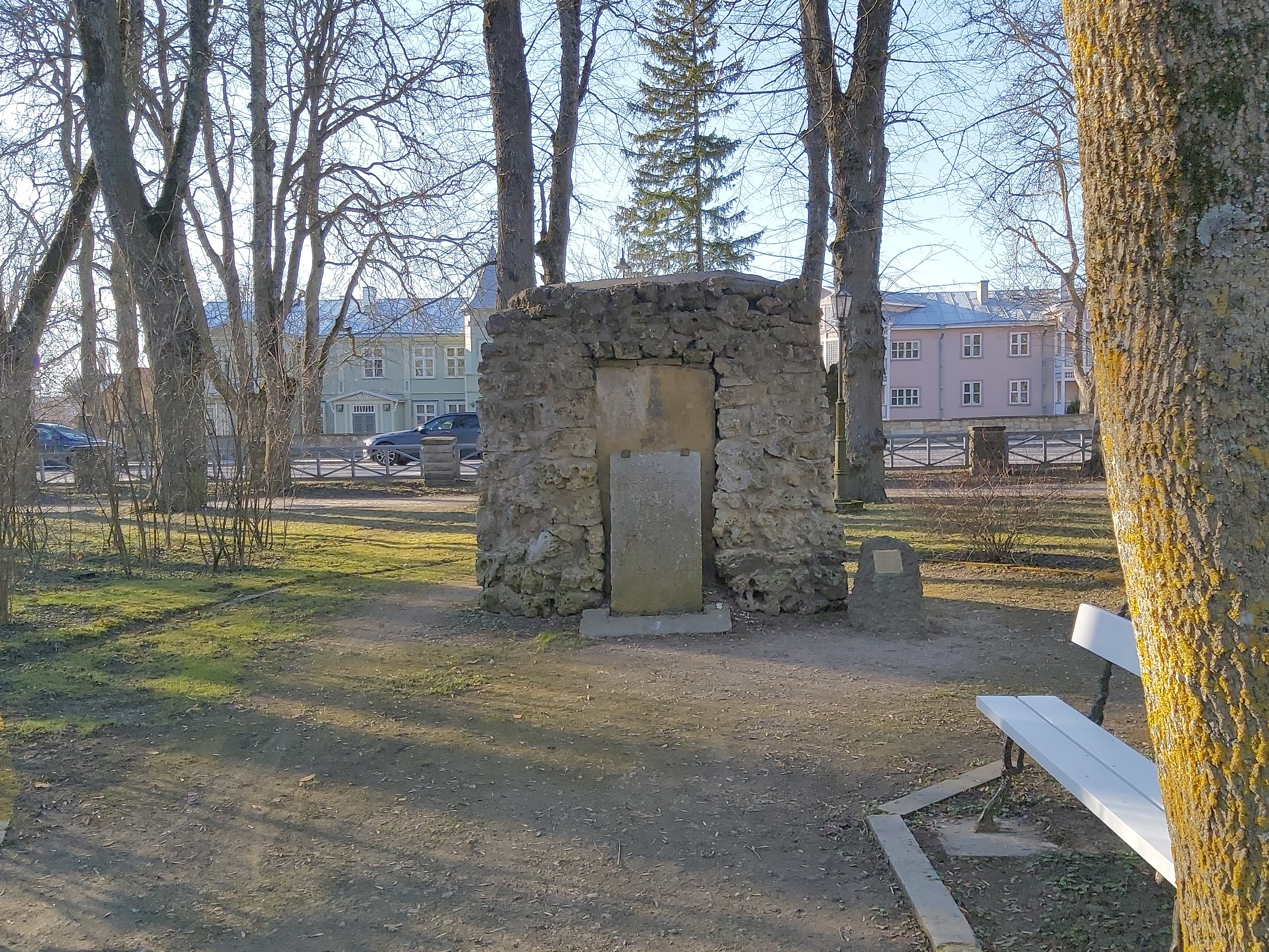 Kuresaar : self. Place of St. Laurentius Church in the city park rephoto