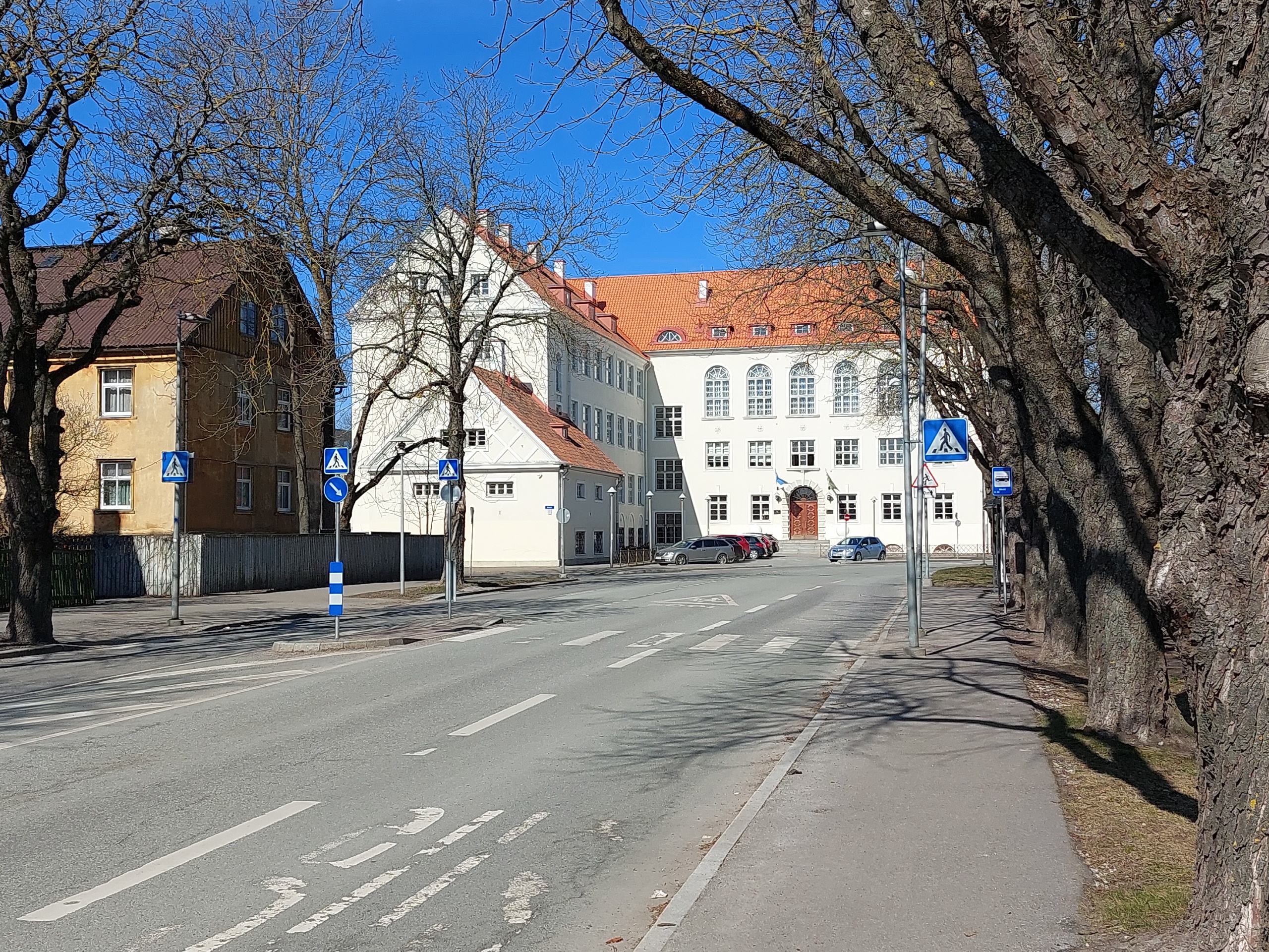 Koolimaja: Ristiku põhikool, endine Pelgulinna algkool. Arhitekt Herbert Johanson rephoto