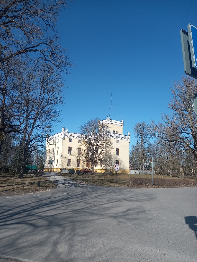 Alu 6 kl. algkool endises Alu mõisa härrastemajas. rephoto