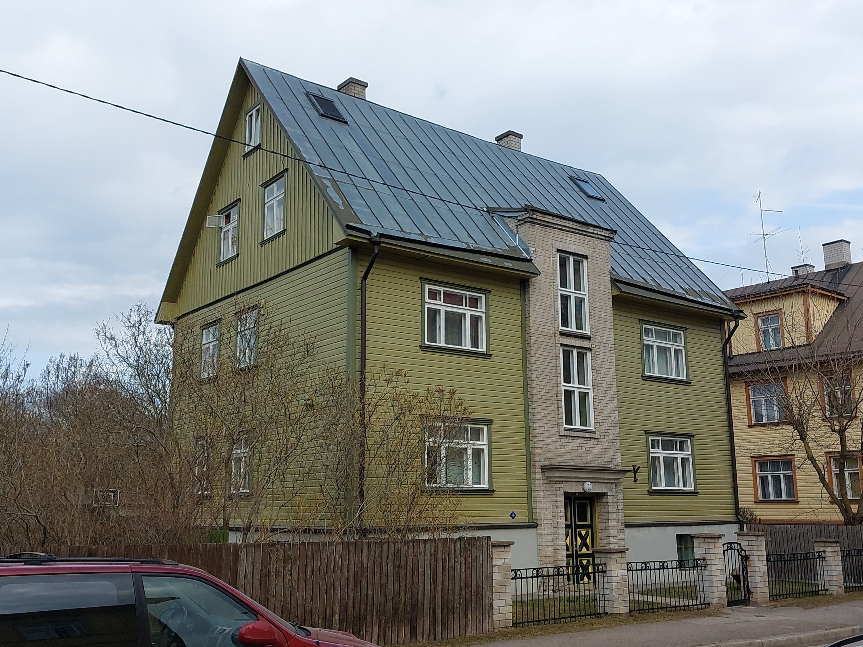 Elamu Tallinnas Kungla 11, hoone vaade rephoto