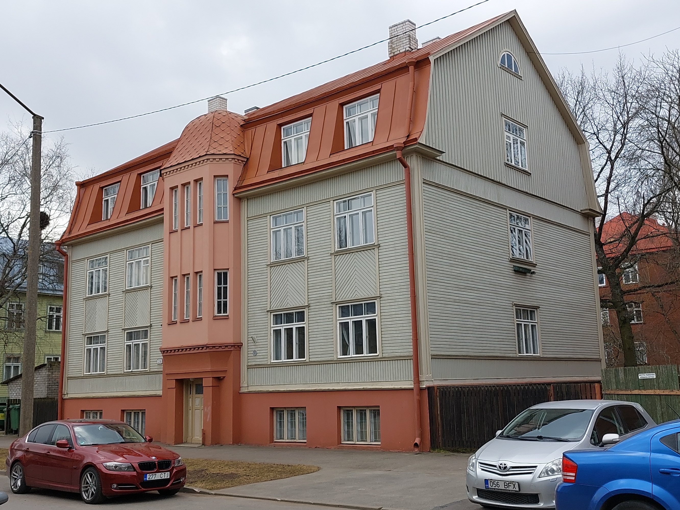 Elamu Tallinnas Kalevi 29, vaade hoonele. Arhitekt Joosep Lukk (Salemanni eeskujul?) rephoto