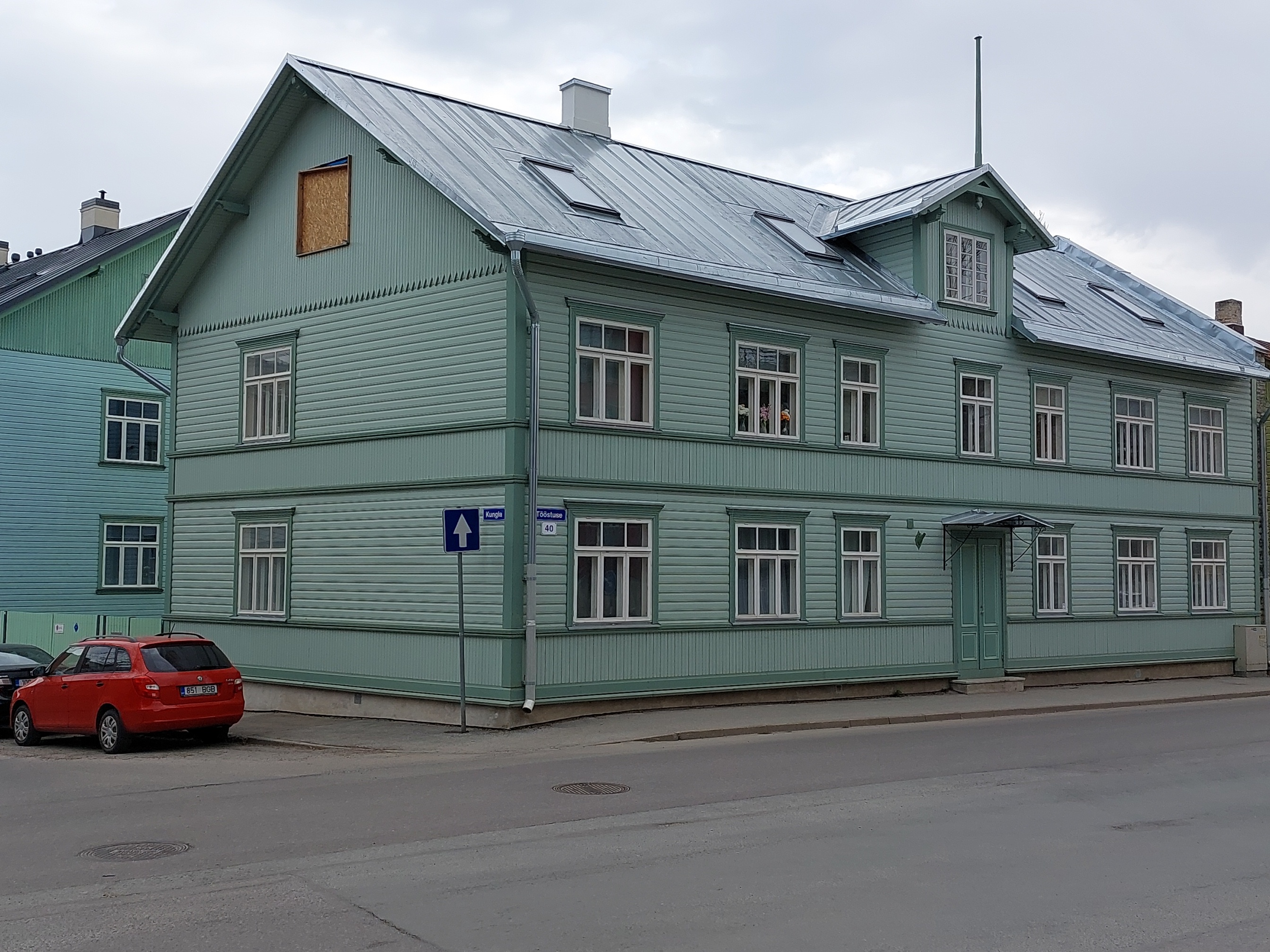 View of the building Tööstuse Street 40. rephoto