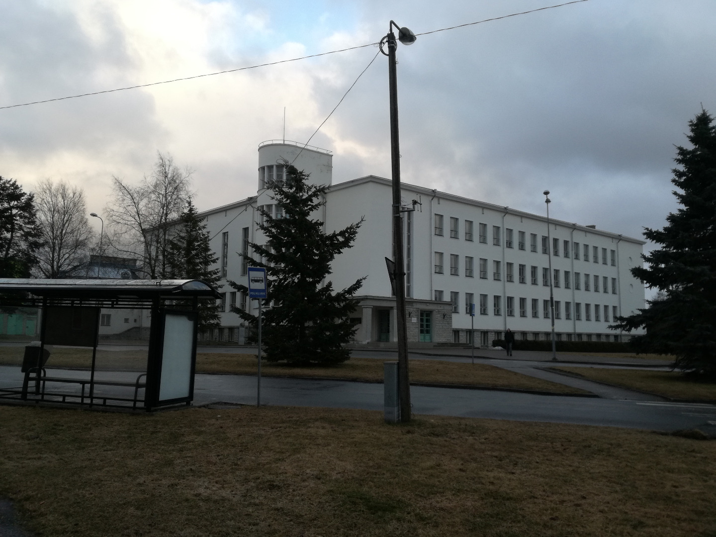 Rakvere Gümnaasium. Välivaated, interjöörid, ehitamine, avamine. Fotoalbum pühendusega: Haridusministeeriumi Kooliosakonna Direkotorile Villem Alttoale rephoto