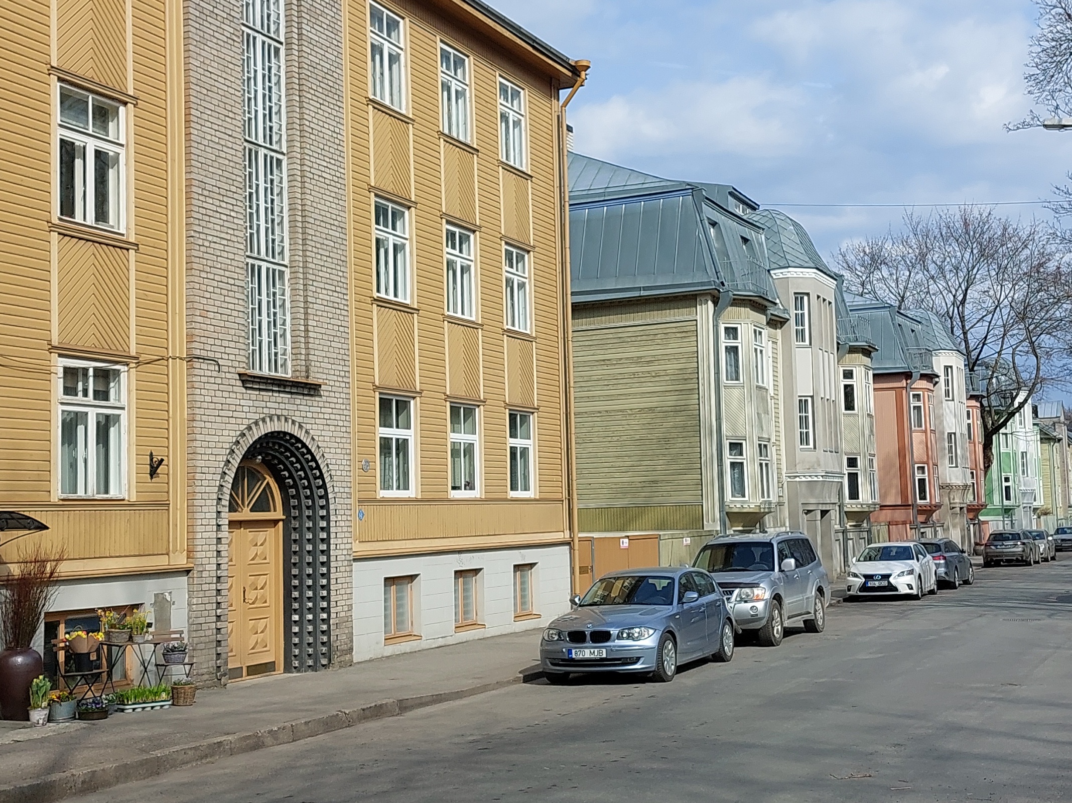 Apartment buildings in Tallinn Kalamaja, Salme 15, street view rephoto