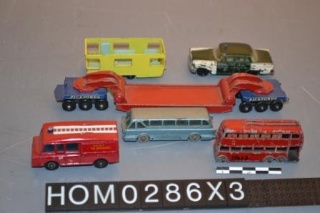Matchbox Serice Serie Pianale King 3/20, Rosso con Letto