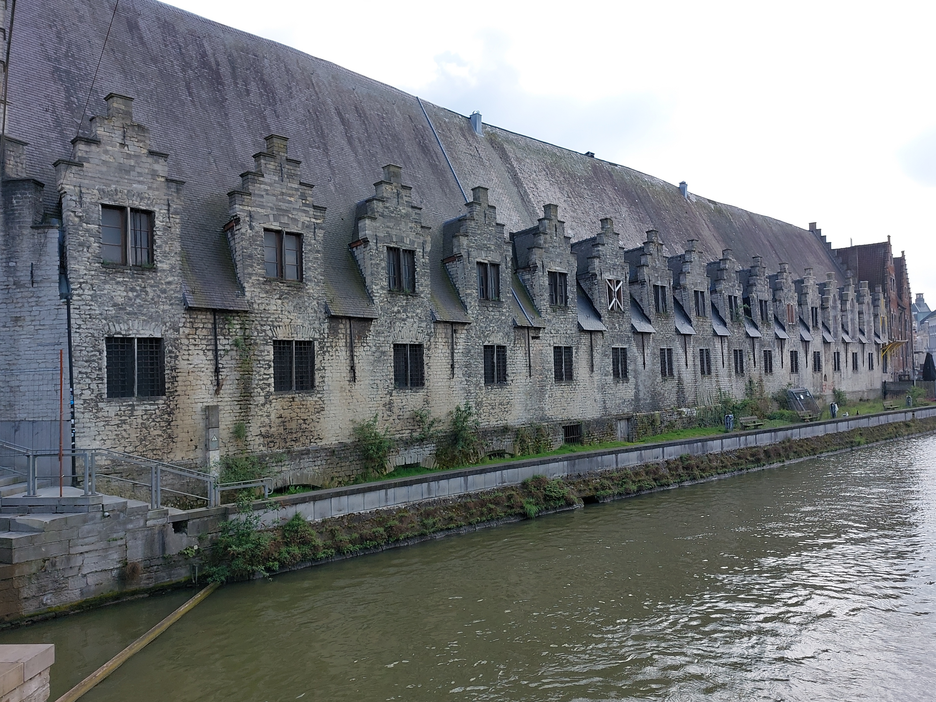 La Grande Boucherie in Ghent, Belgium (8124552365) - La Grande Boucherie, (Het Groot Vleeshuis), the medieval butchers' hall at Groentenmarkt in Ghent. 
La Grande Boucherie, den medeltida köttmarknaden vid Groentenmarkt i Gent. 
Location: Gent (Gand), Oost-Vlaanderen, Belgium, België
Photograph by: Berit Wallenberg 
Date: 28.06.1934
Format: Film
Persistent URL: kmb.raa.se/cocoon/bild/show-image.html?id=16001000100824

Read more about the photo database (in english): www.kms.raa.se/cocoon/bild/about.html rephoto