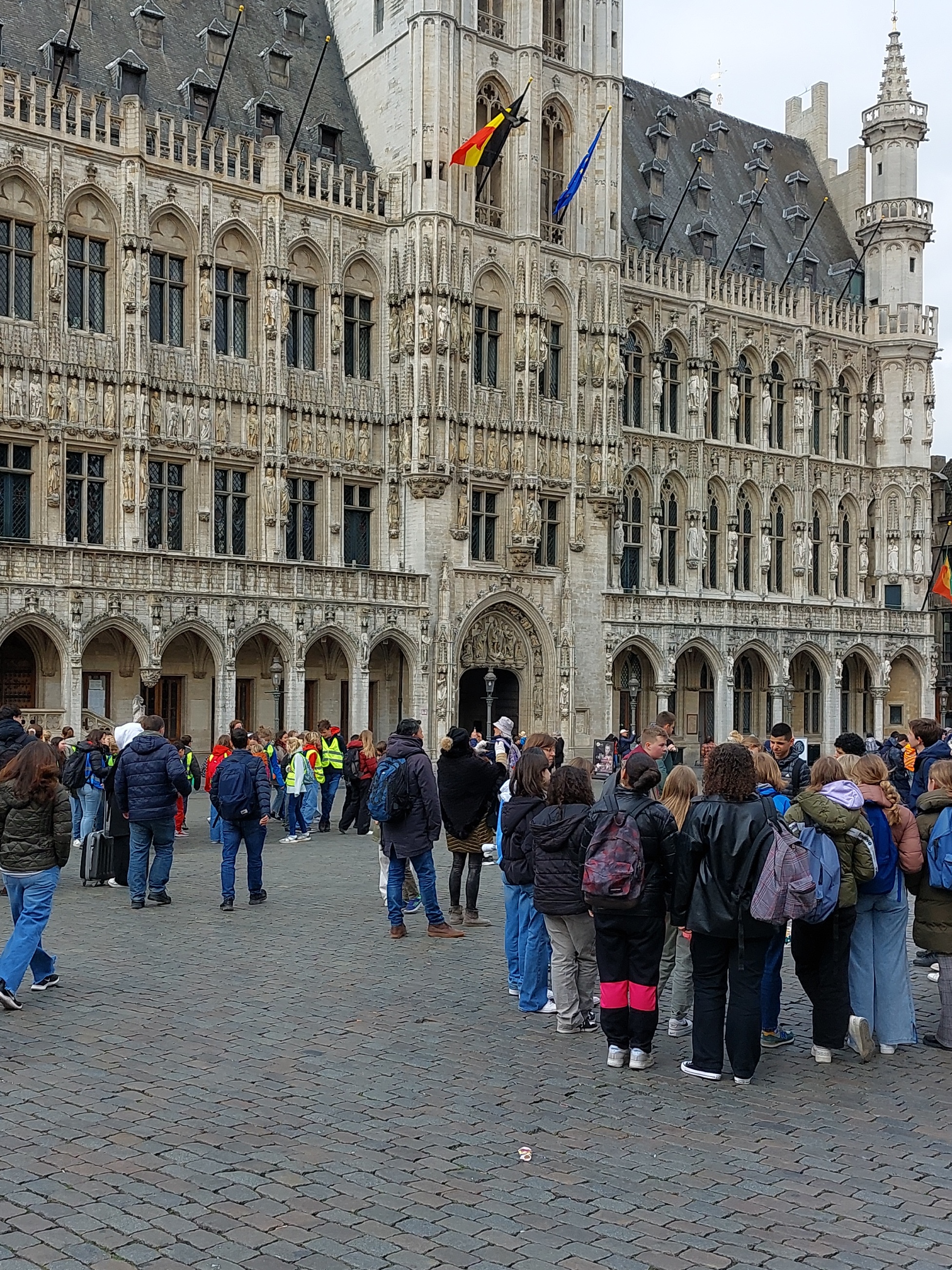 Liis Dillie-Lindre ja Edgar Saar Brüsseli raekoja platsil rephoto