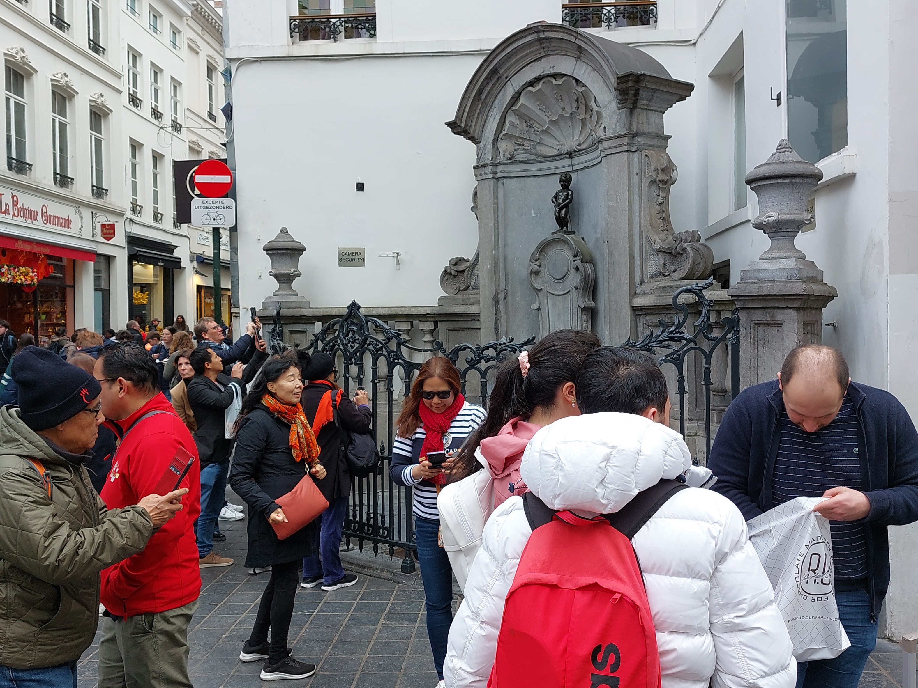Members of the Tallinn Youth Christian Society on a tour in Brussels. rephoto