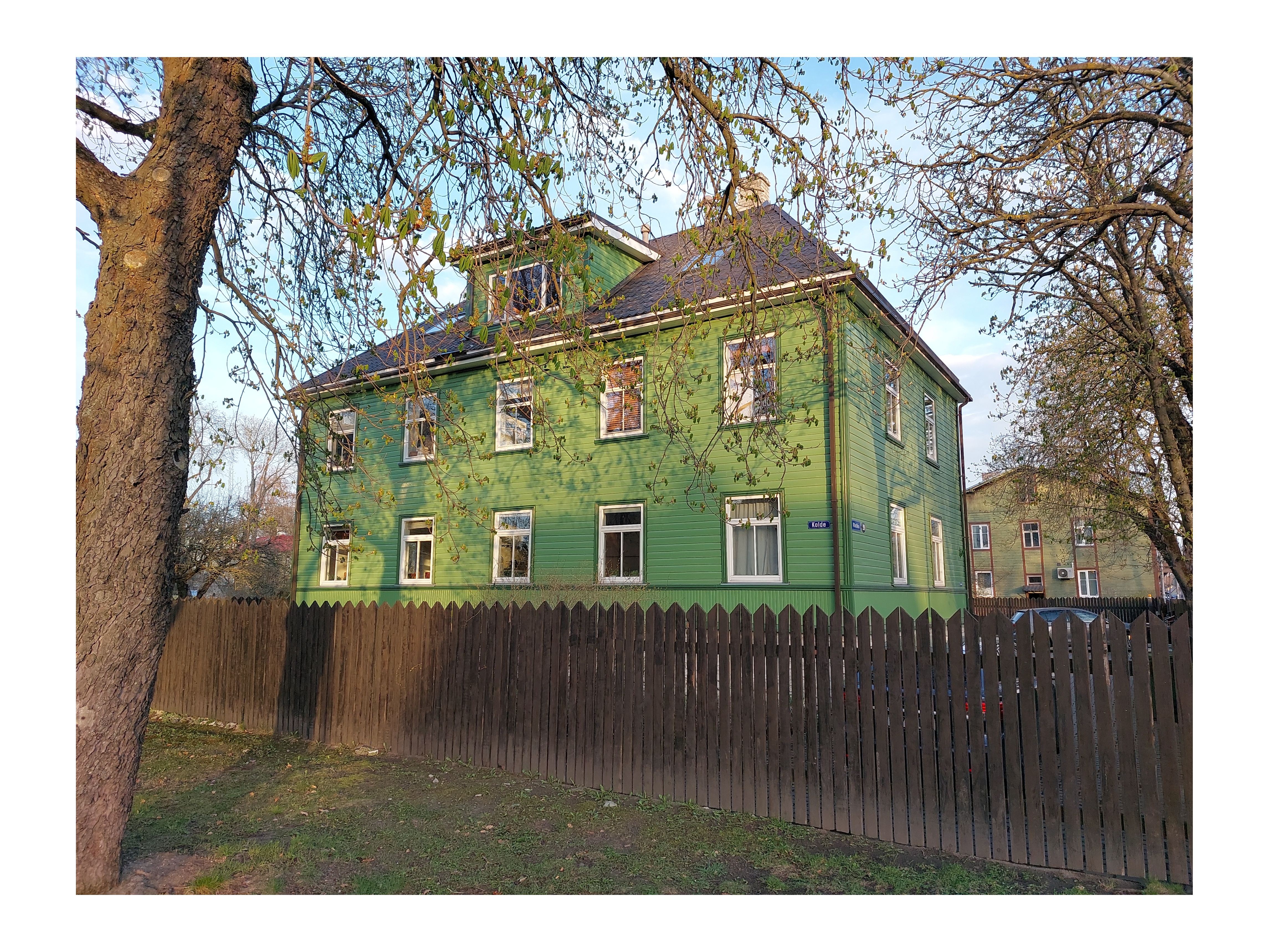 Tallinna üürnikkude seltsi Üürnik neljapereelamu Ristiku 50, vaade hoonele. Arhitekt Karl Tarvas rephoto