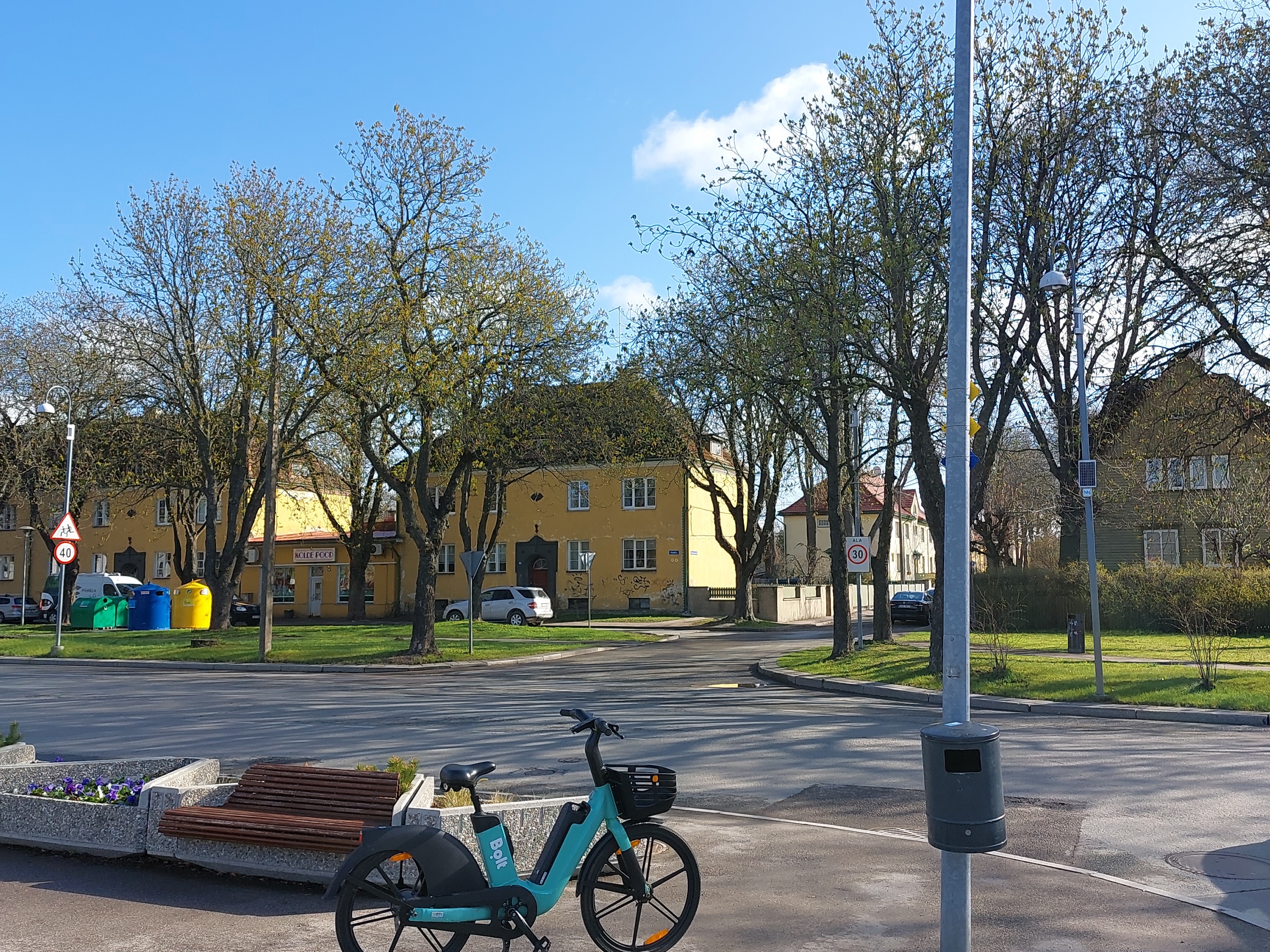 Tallinn, vaade uutele elamutele Ristiku ja Kolde tänava nurgal. rephoto
