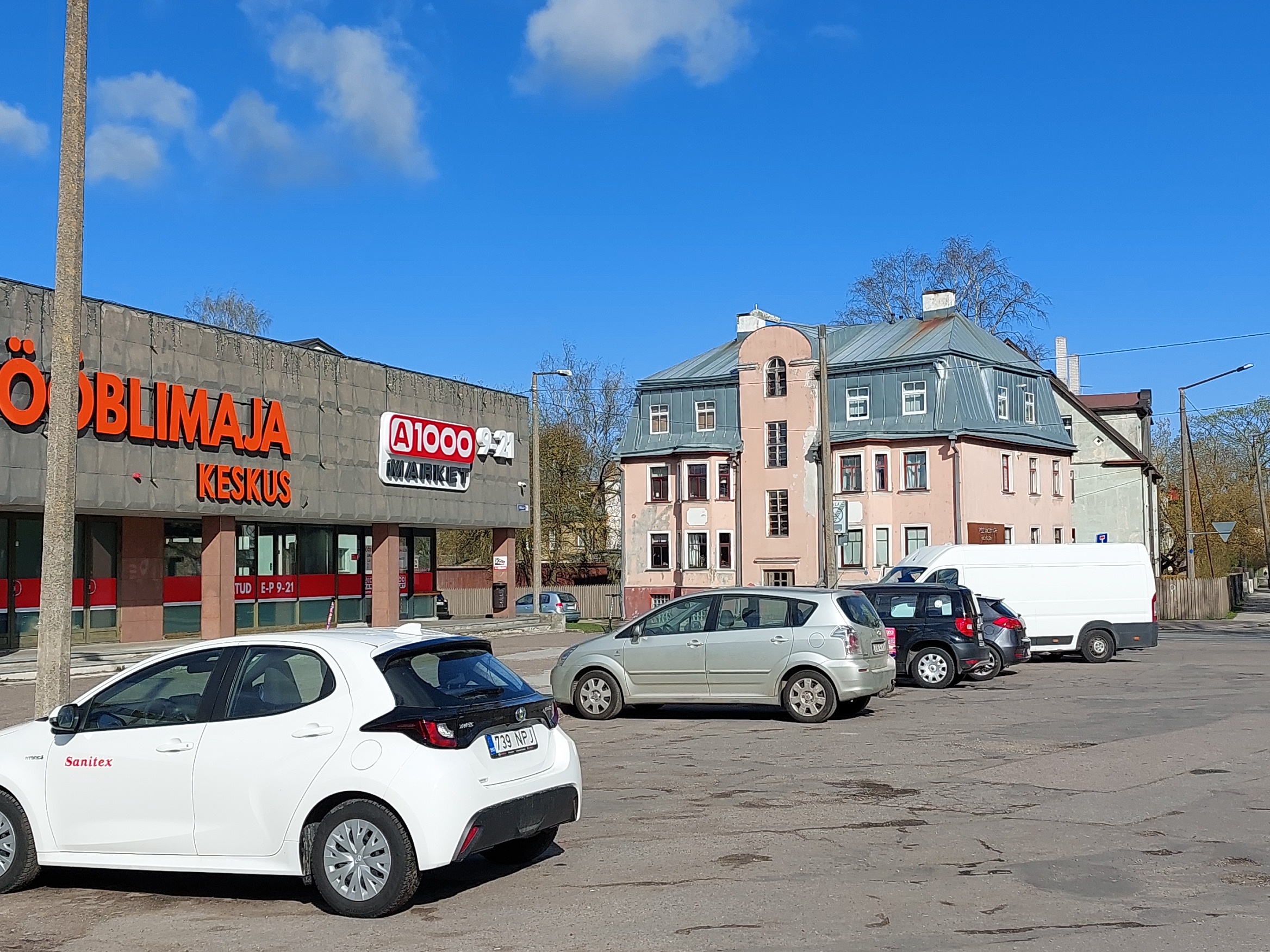 Market on Telliskivi Street. rephoto