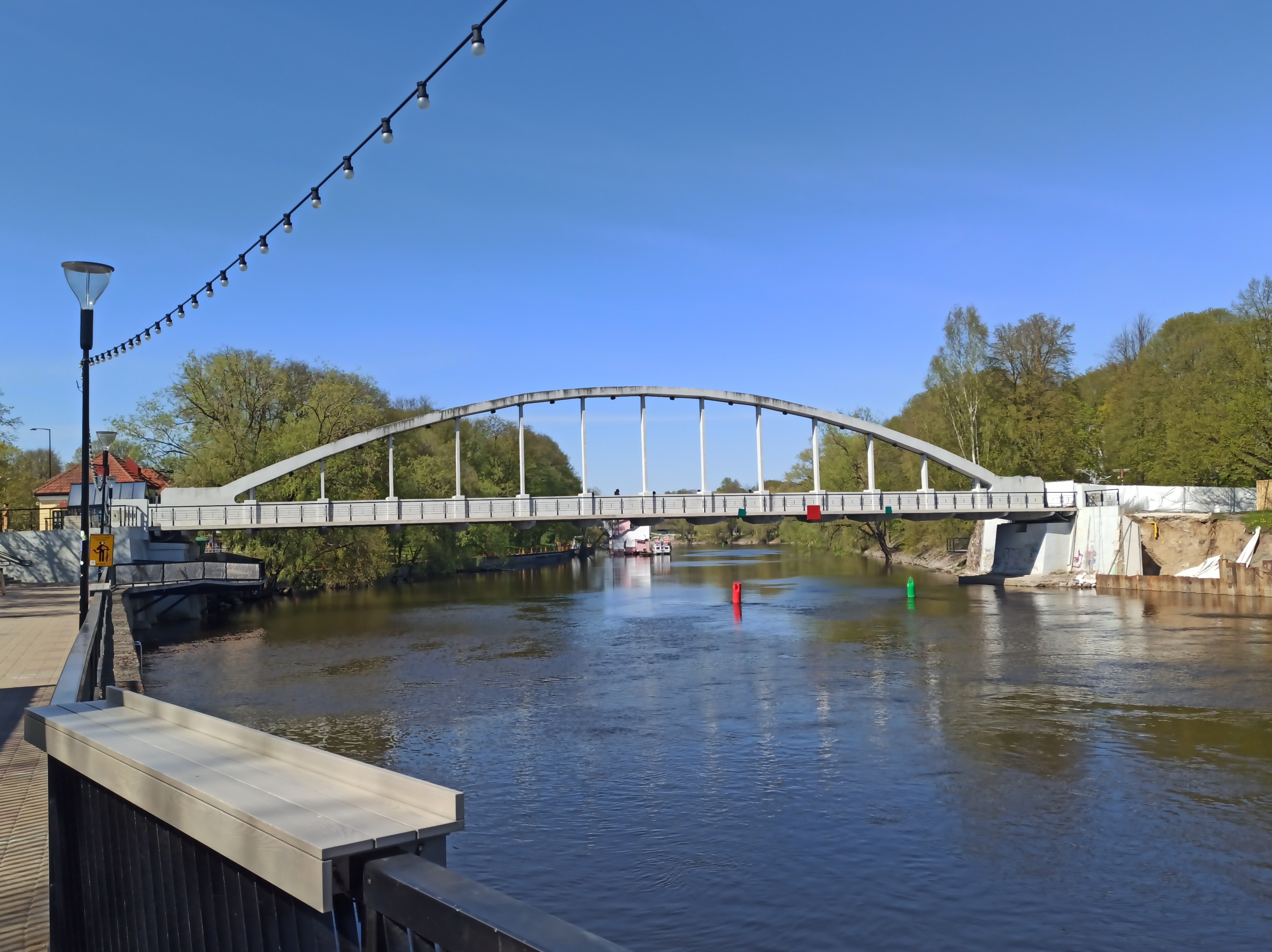 Tartu pedestrian bridge or Karsild (1957-59, engineer p. Varep) at the location of the former stone bridge. rephoto