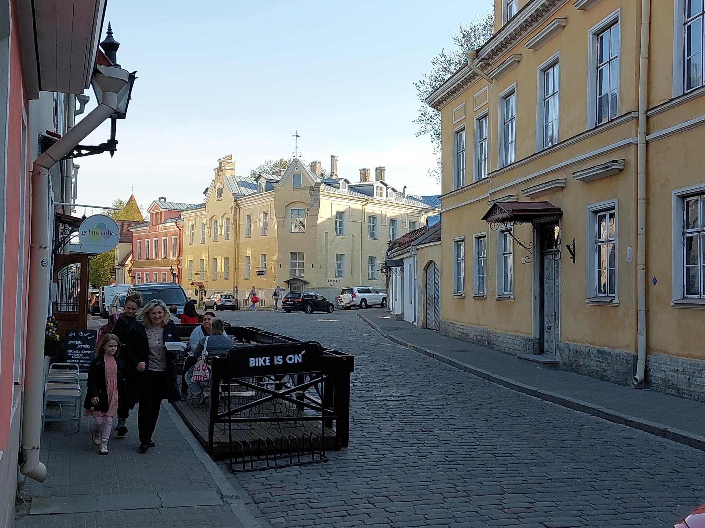 Kahekordne kivimaja Uue tänava ja Olevimäe nurgal. rephoto