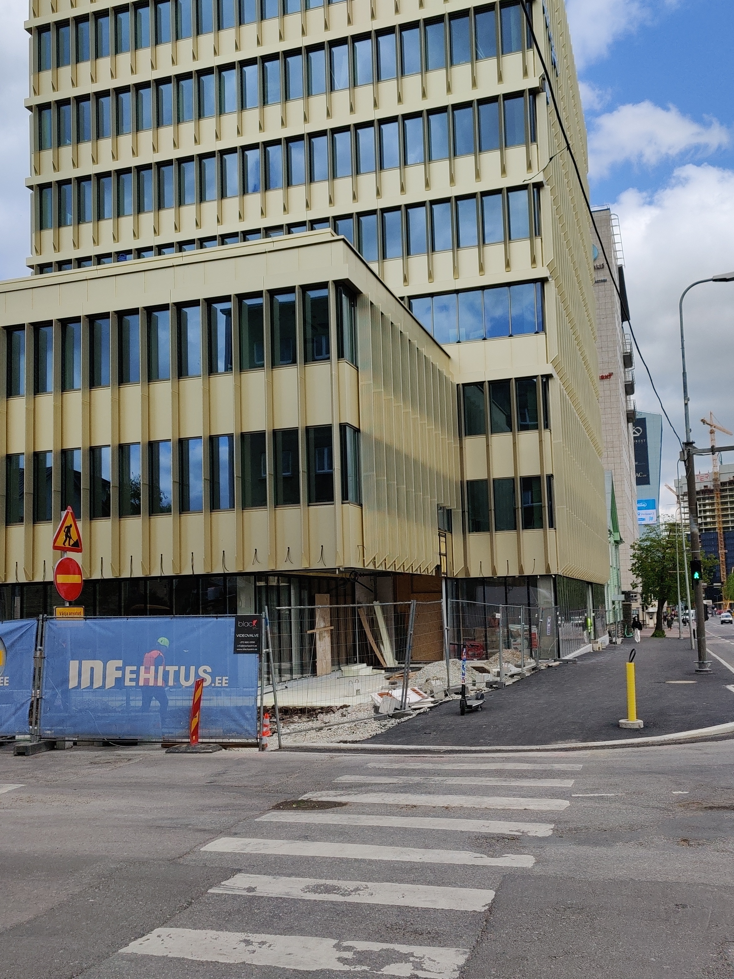 Main building of Eesti Gaasi on Liivalaia Street. rephoto