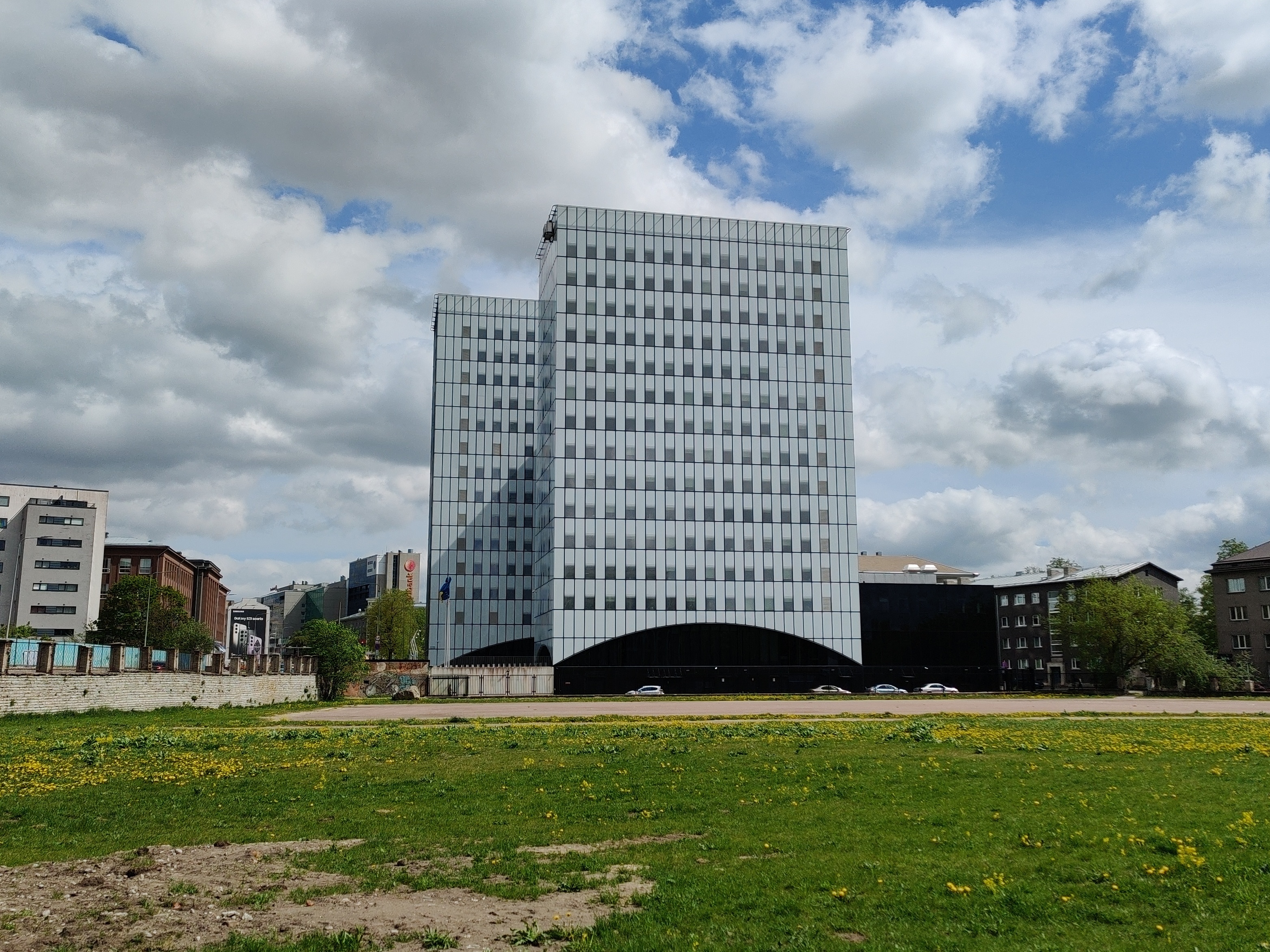 Vaade Lastestaadionilt Eesti Vabariigi Rahandusministeeriumi hoonele Tallinnas rephoto