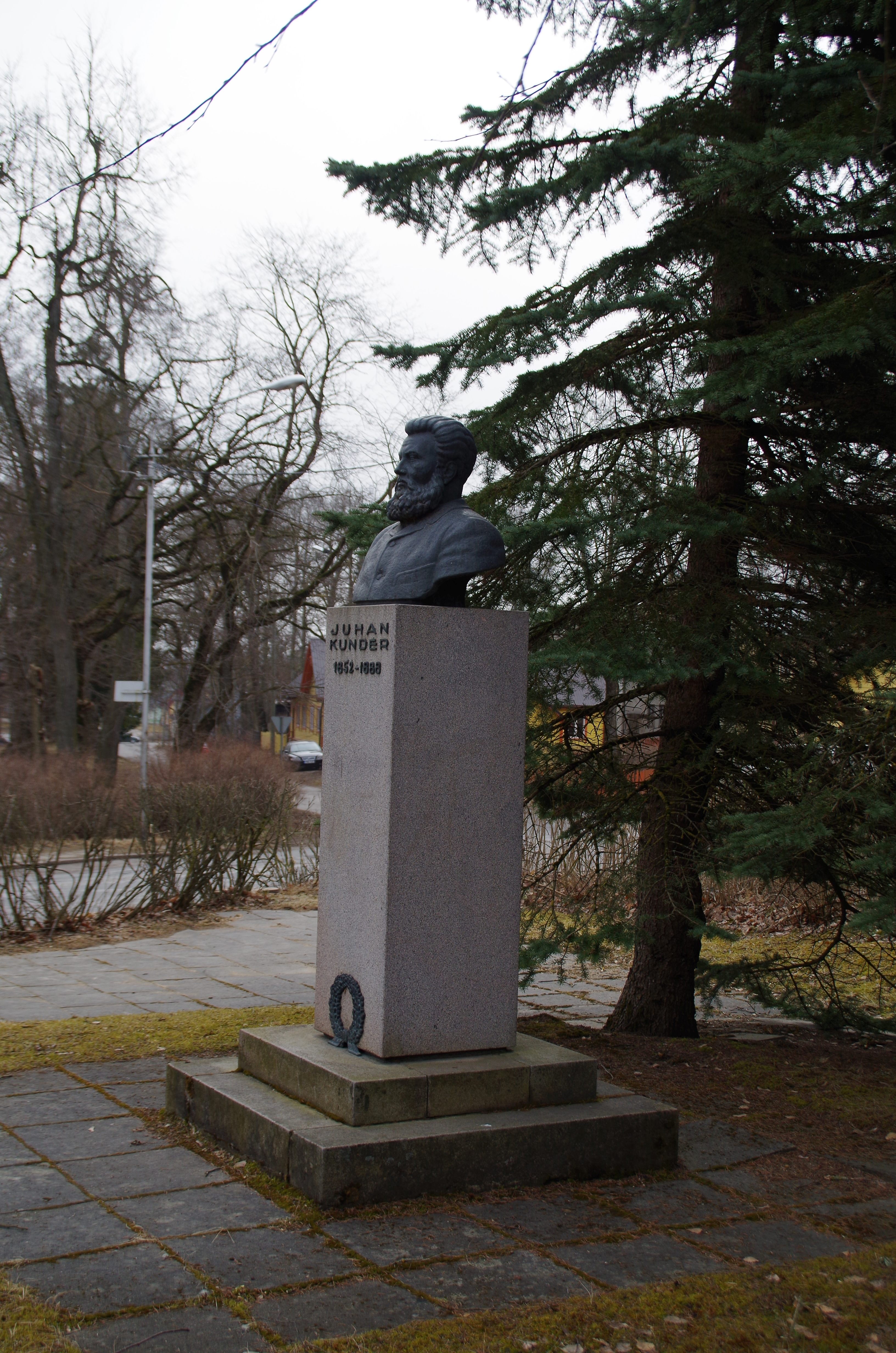 Johann Kunder monument (granite, bronze) Lääne-Viru county Rakvere city m. I. Kalinin Street at the end of the street rephoto