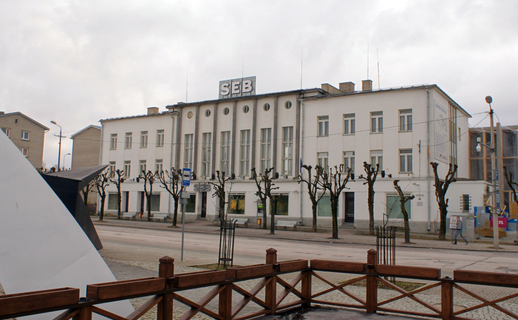 Rakvere, pangahoone Turuplatsi ääres rephoto