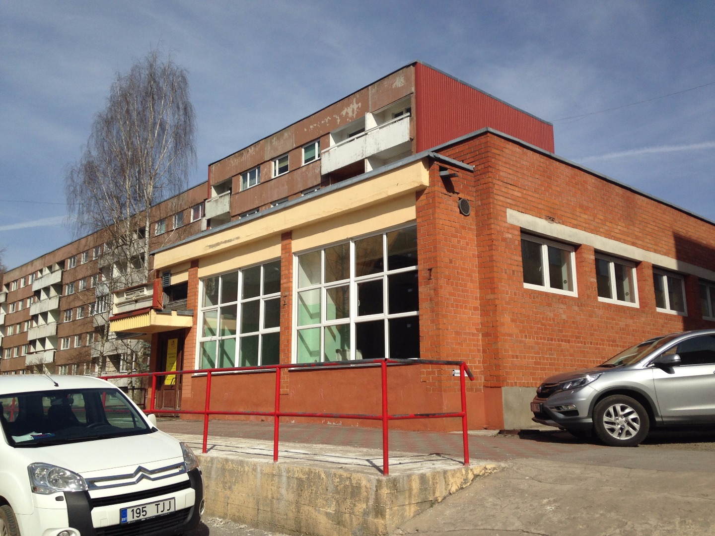 Raamatupood Tartus Annelinnas, vaade hoonele rephoto