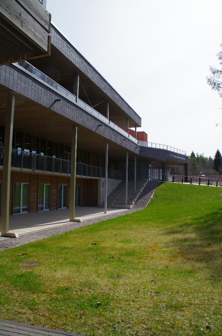 Rakvere sünnitushaigla, vaade sissepääsule. Arhitekt Ilmar Puumets rephoto