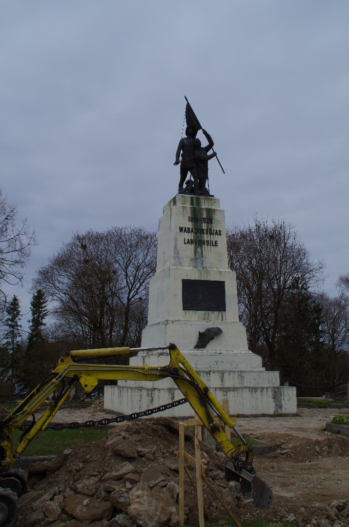 Estonia : Rakvere monument for those who fell in the war of freedom rephoto