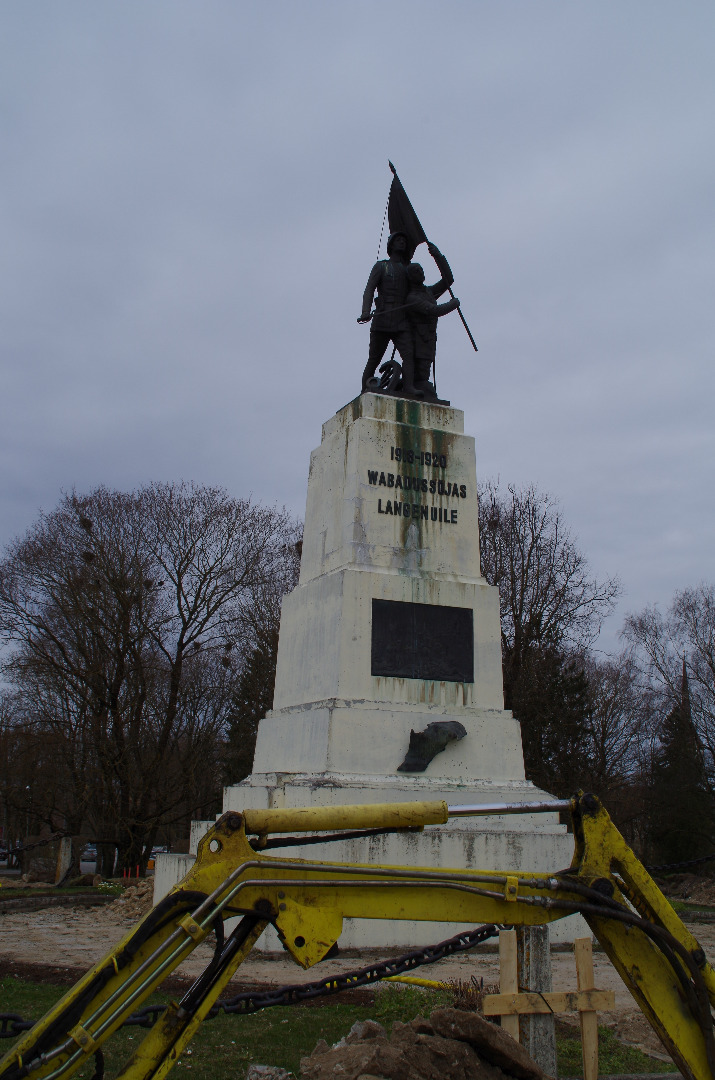 Estonia : Rakvere monument for those who fell in the war of freedom rephoto