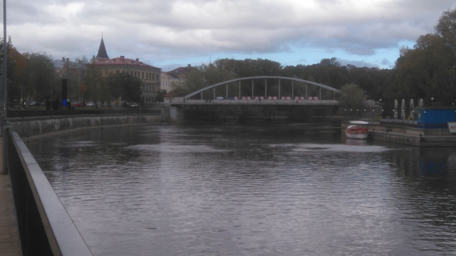 Emajõgi, behind the stone bridge. Tartu rephoto