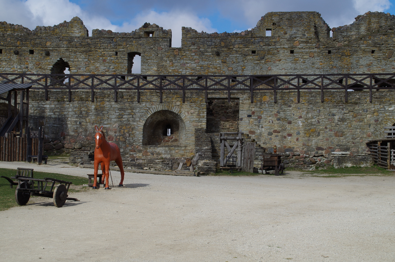 Ruins of Rakvere Castle with vallshawk rephoto