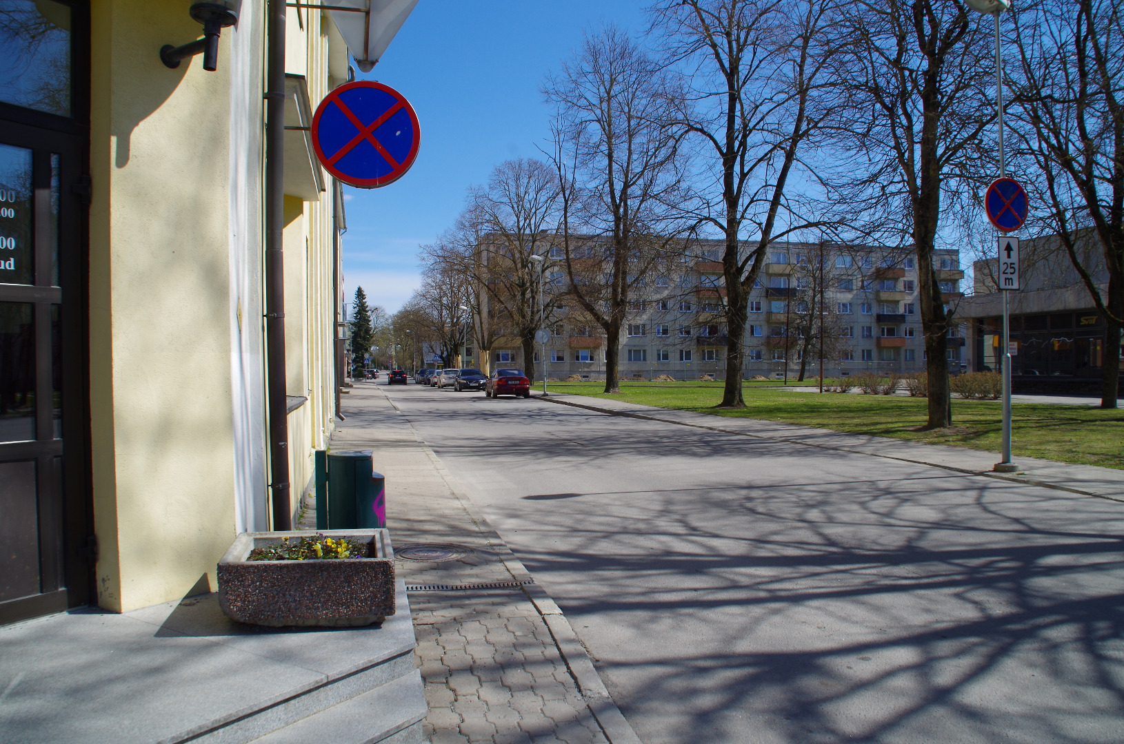 Torutööd Sõjaväe Majandusühisuse kaupluse ees rephoto