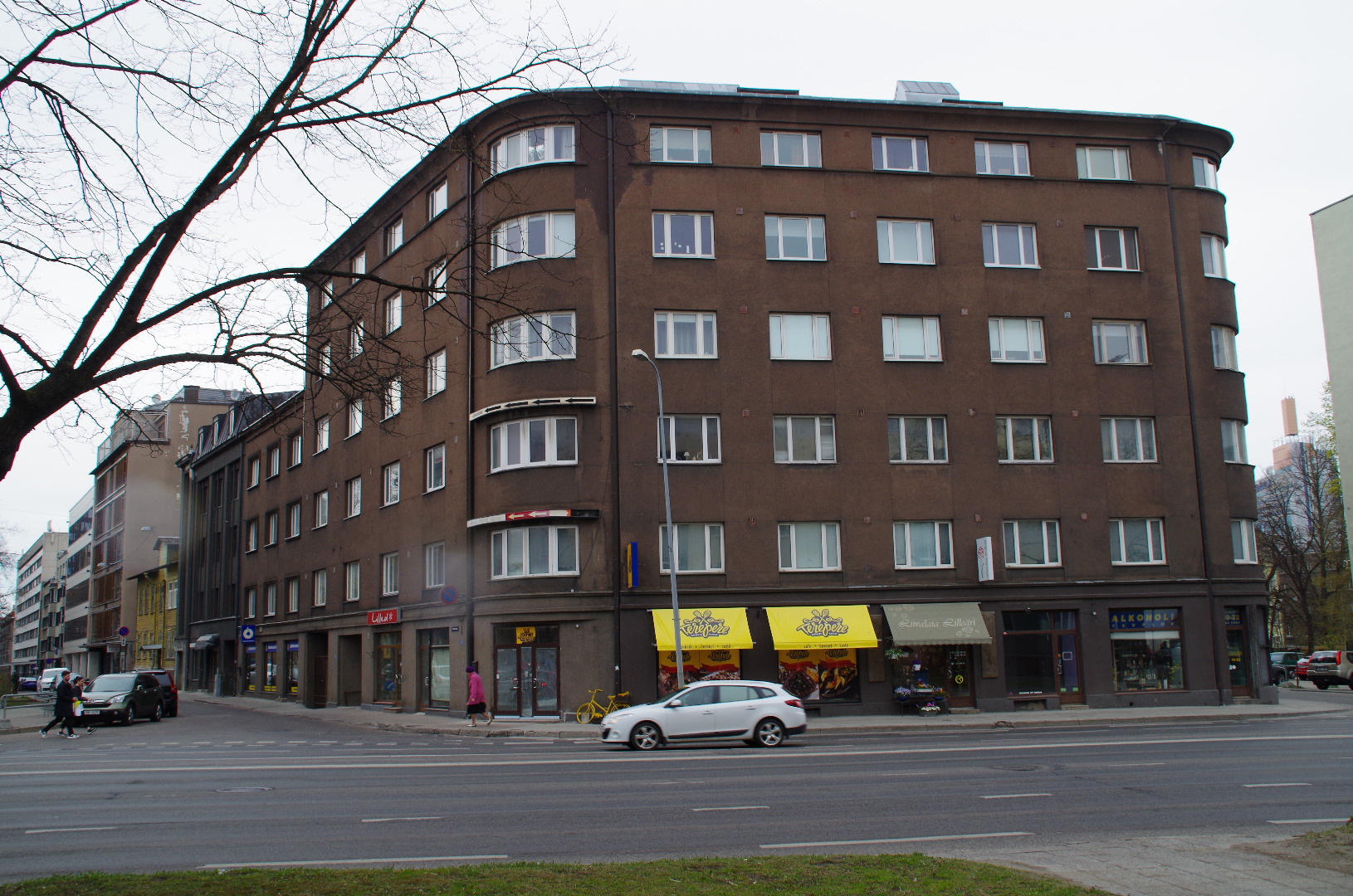 Apartment building with stores in Tallinn Liivalaia 27, view of the building. Architect Eugen Sacharias rephoto