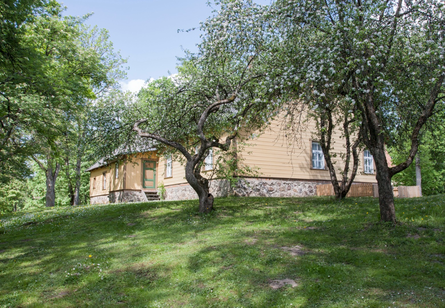 Palamuse ajalooline kihelkonnakoolimaja. rephoto