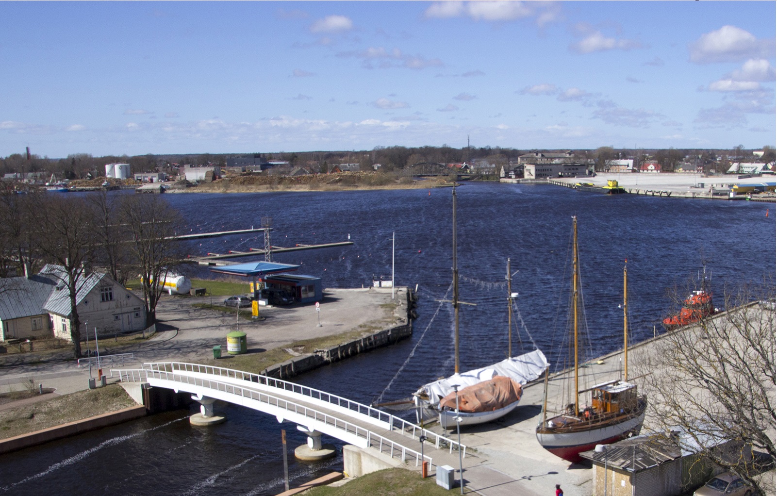 Fotopostkaart. Pärnu. Talvesadama sissekäik.
Kai ääres seisab reisiaurik "Wasa" rephoto