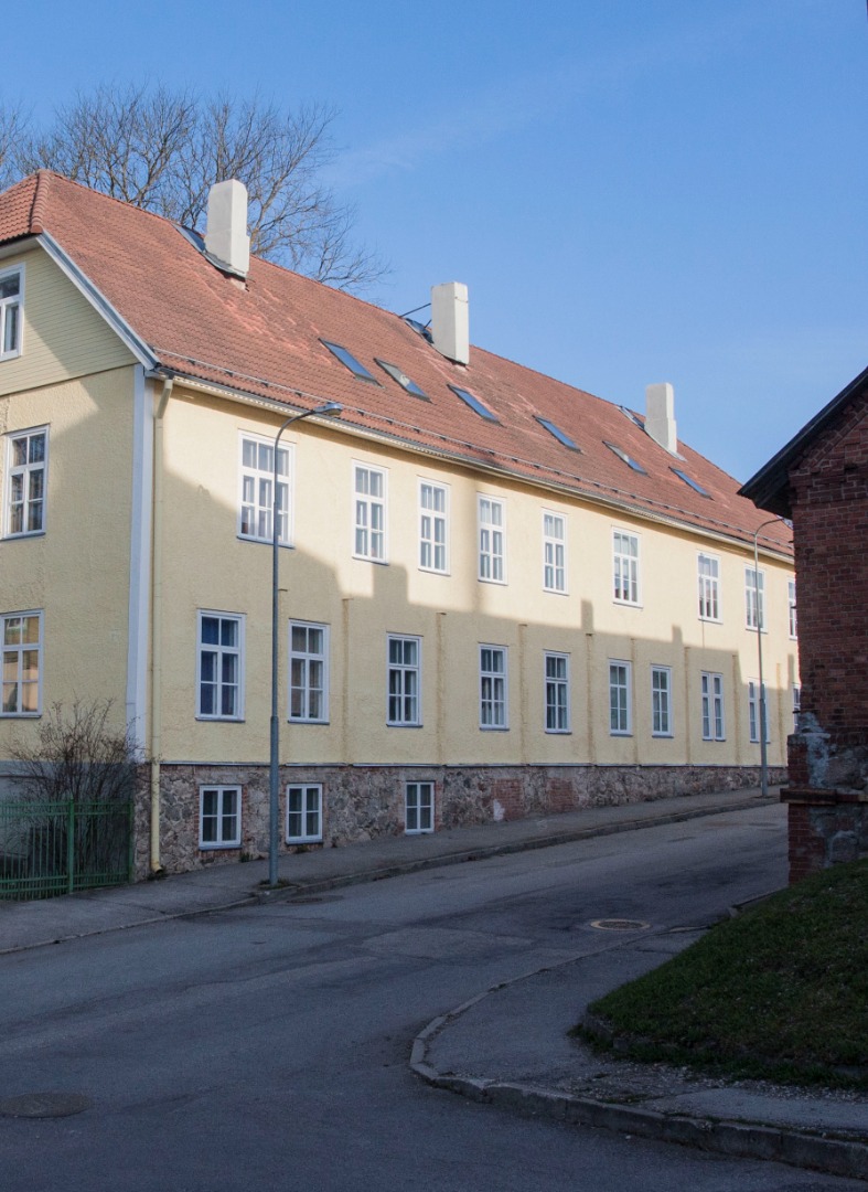 foto, Viljandi, Mäe tn- Väike tn ristmik, haigla (Mäe tn 4), 1979, foto E. Veliste rephoto