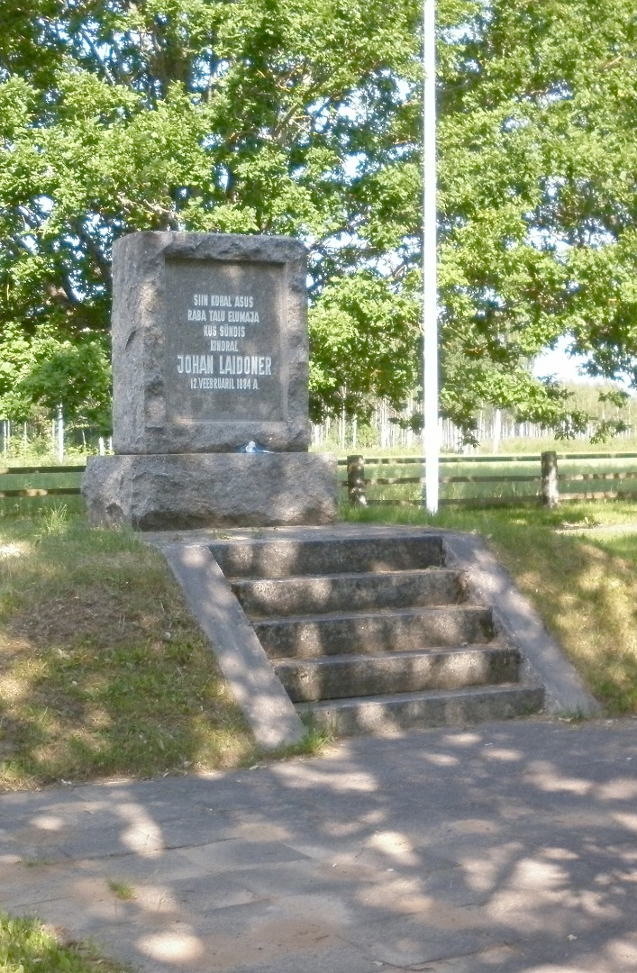 fotonegatiiv, Viljandi khk, Viiratsi v, Johan Laidoneri sünnikoht (Raba talu), mälestustahvel, u 1938, foto J. Riet rephoto