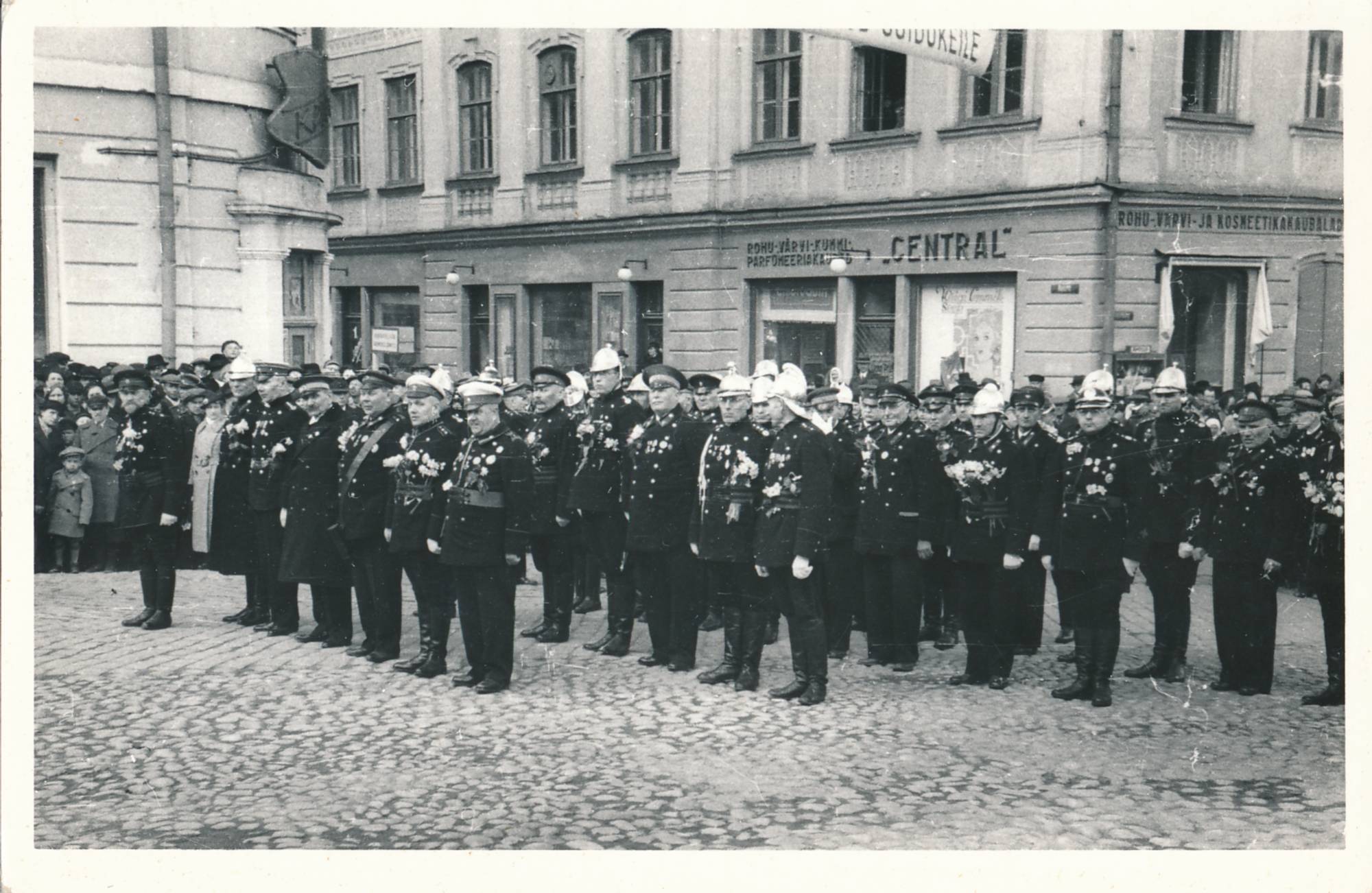 Tartu vabatahtlik tuletõrjeühing paraad Raekoja Ajapaik