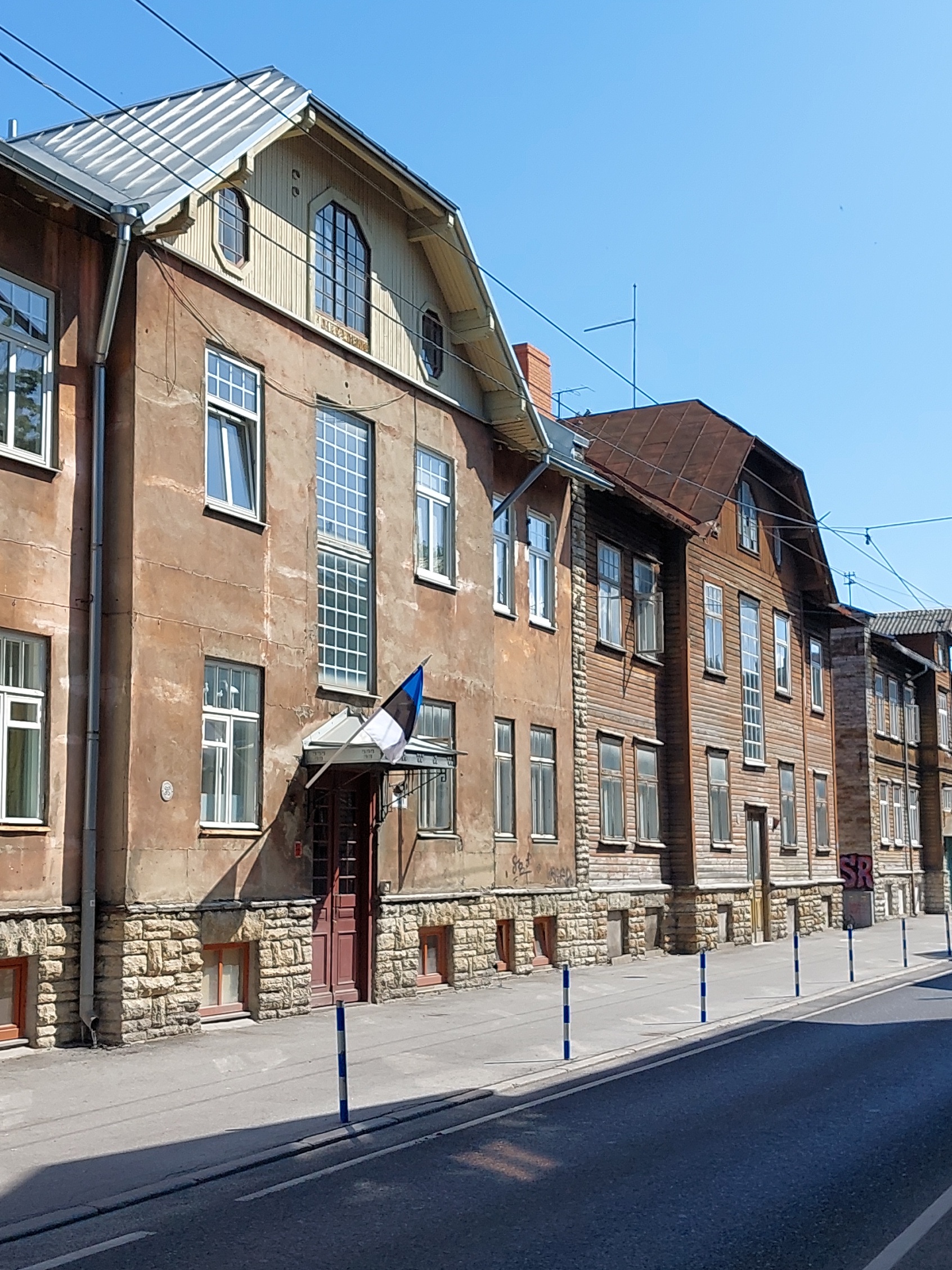 Korterelamu Tallinnas Tehnika tn, hoone vaade piki tänavat. Arhitekt Pjotr Vassiljev rephoto
