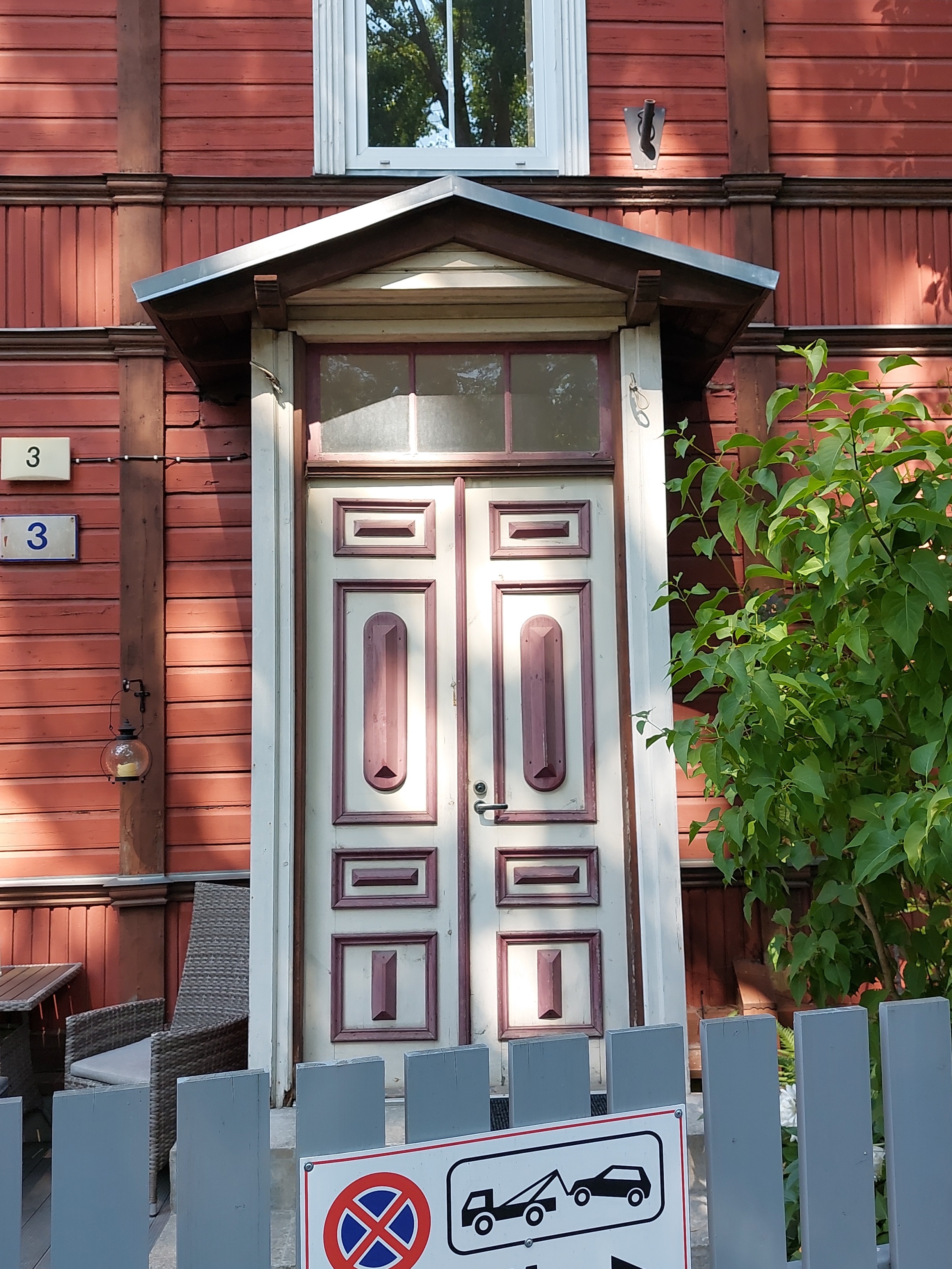 V-Laagri t. 3 maja välisuks rephoto