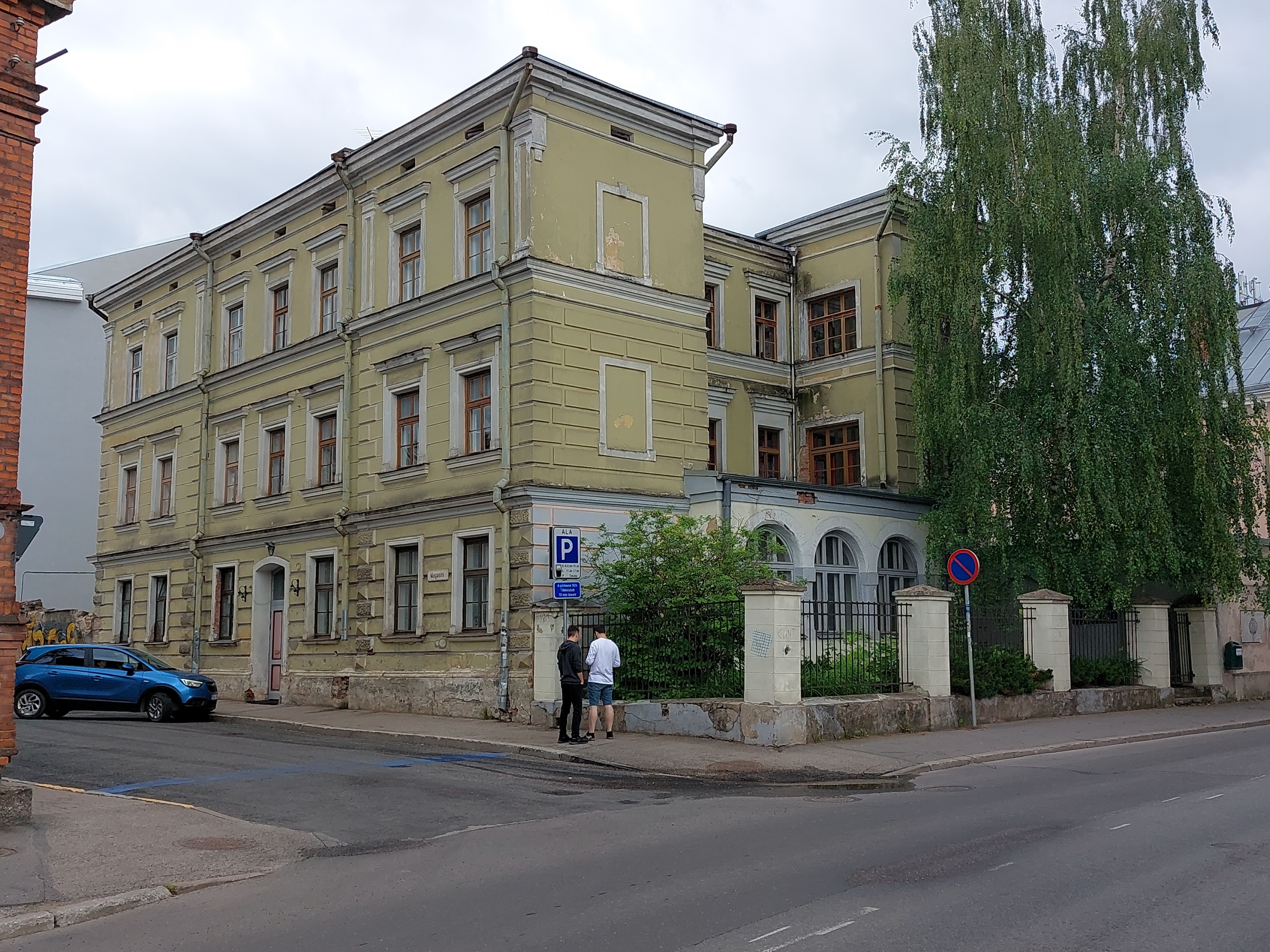 A crossing place on the broad and Magasini street. rephoto