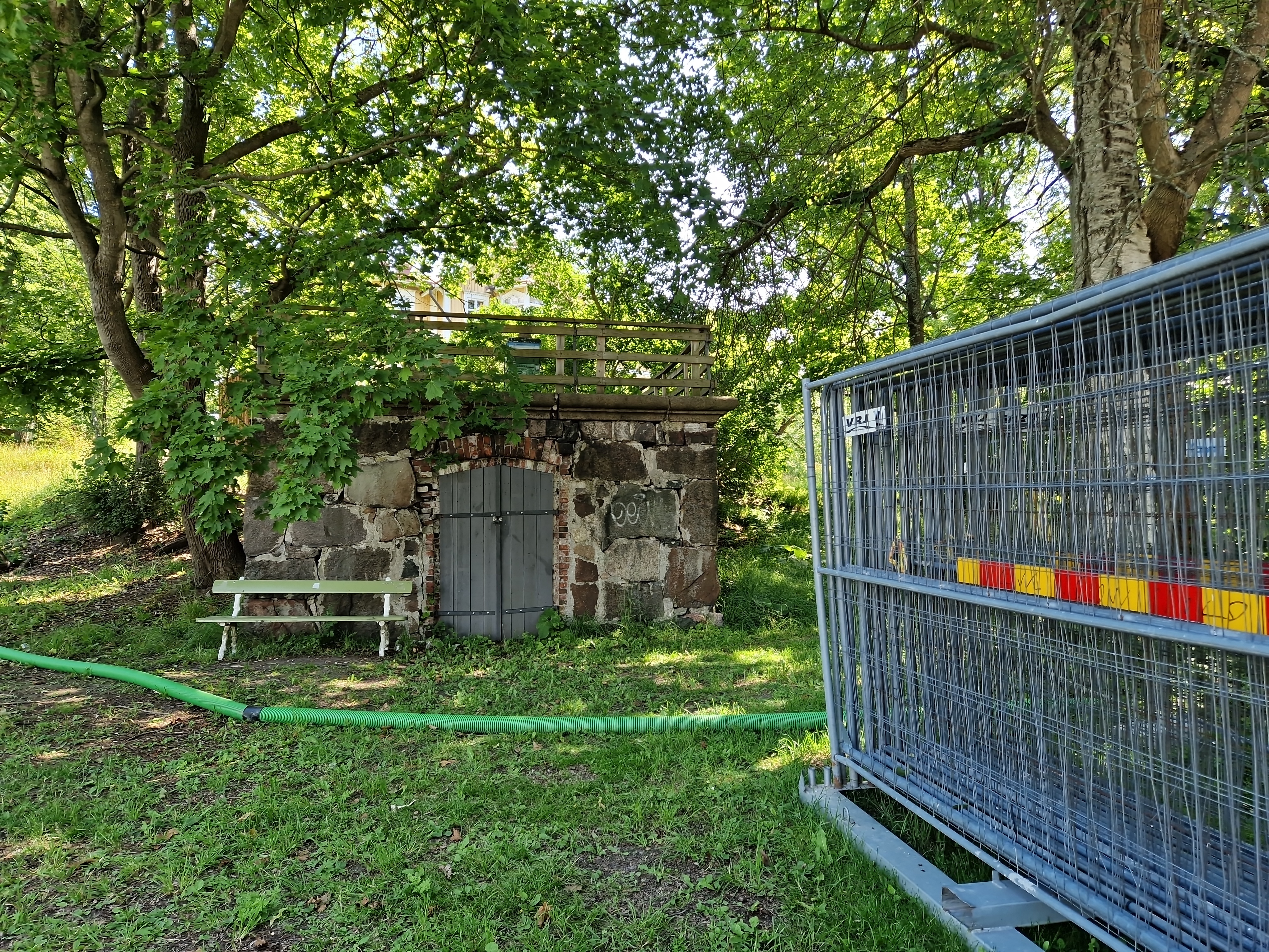 Jääkellari, Sibeliuksen puistossa olevan huvilan lisärakennus rephoto