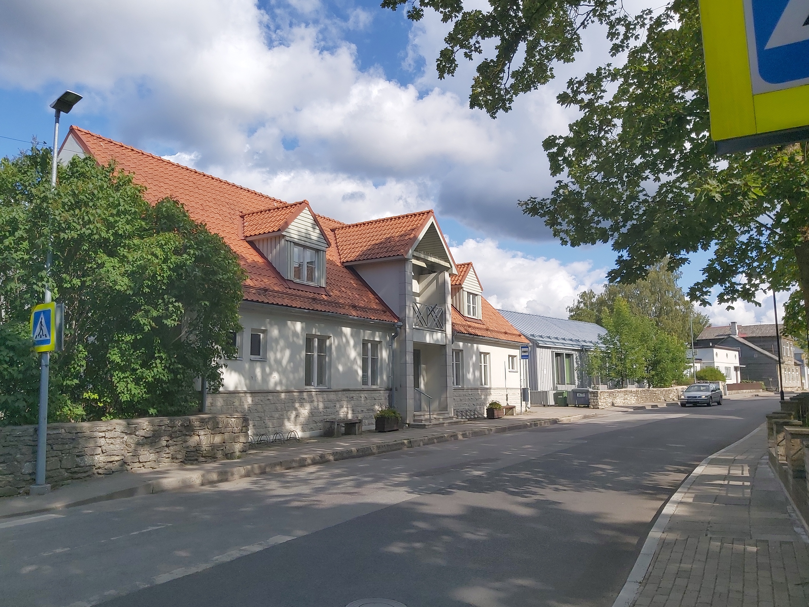 Kuressaare peremajad Tolli ja Kohtu tn nurgal. Arhitektuuribüroo Kavakava, arhitektid Siiri Vallner, Katrin Koov, Kaire Nõmm rephoto