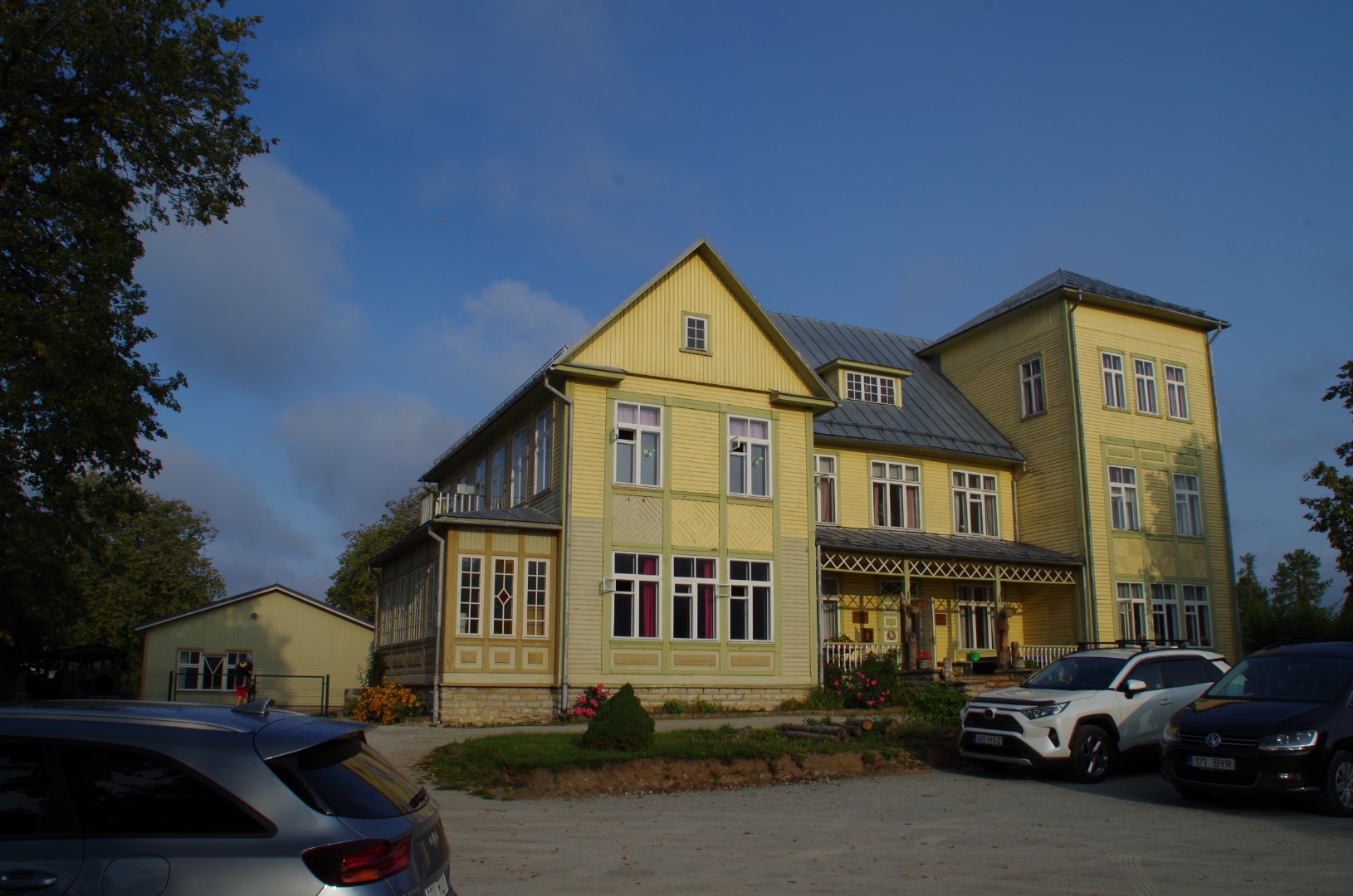 Vaade huvikooli Kaur restaureeritavale hoonele. rephoto