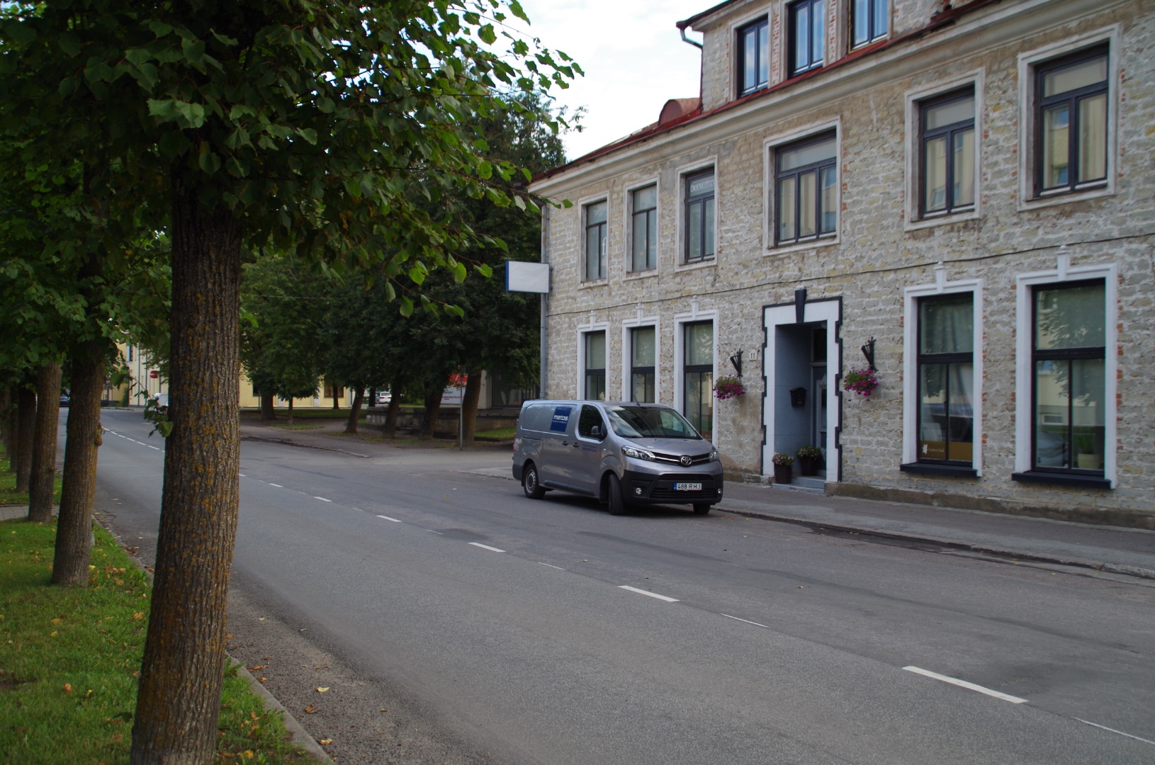 Suure Isamaasõja veteranide rongkäik Laial tänaval teel vennaskalmistule XVII vabariiklikul rindesõprade päevadel Rakvere rajoonis. rephoto