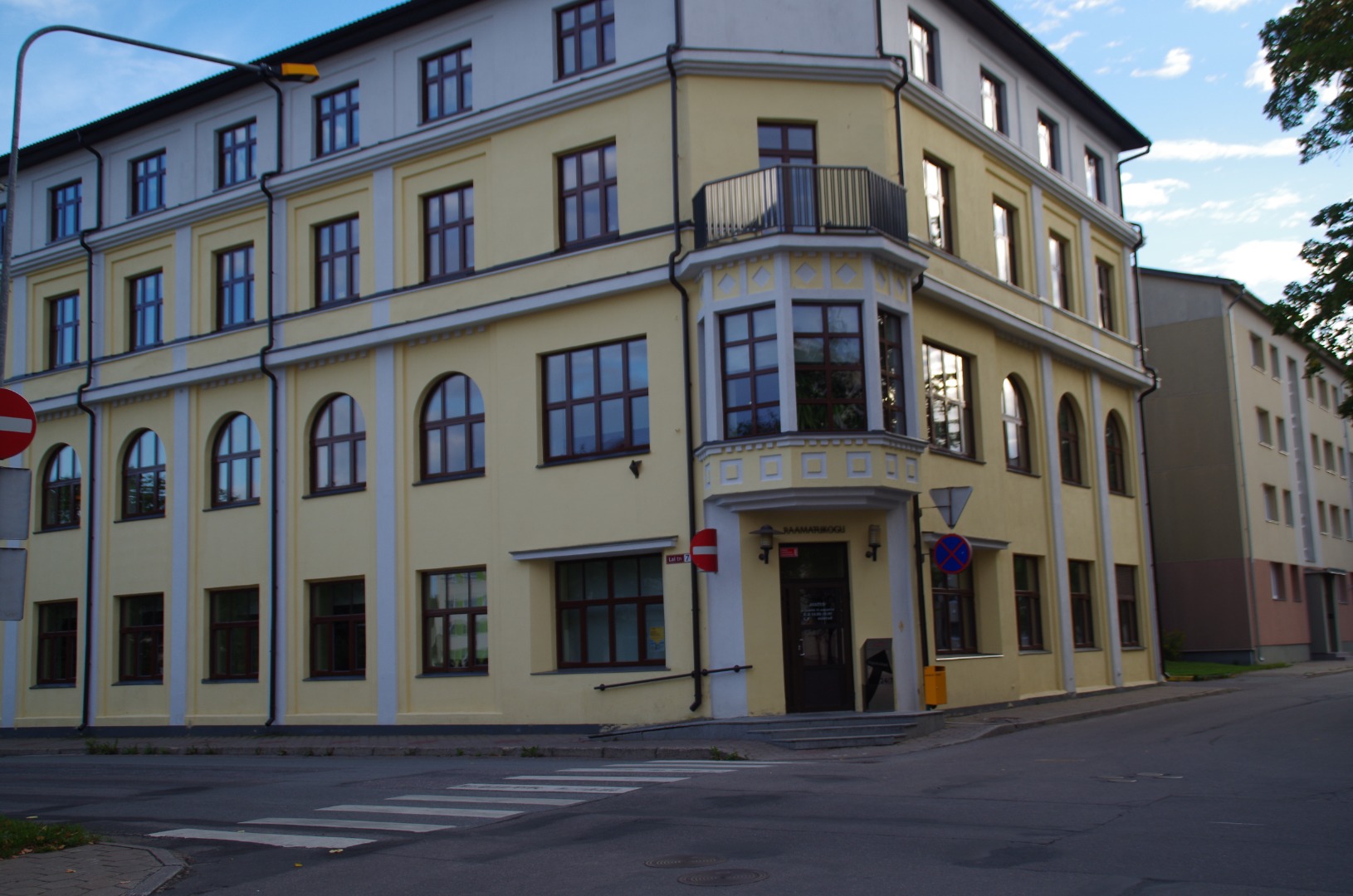 Rakvere, taastatud maja Laia ja Posti tänava nurgal rephoto