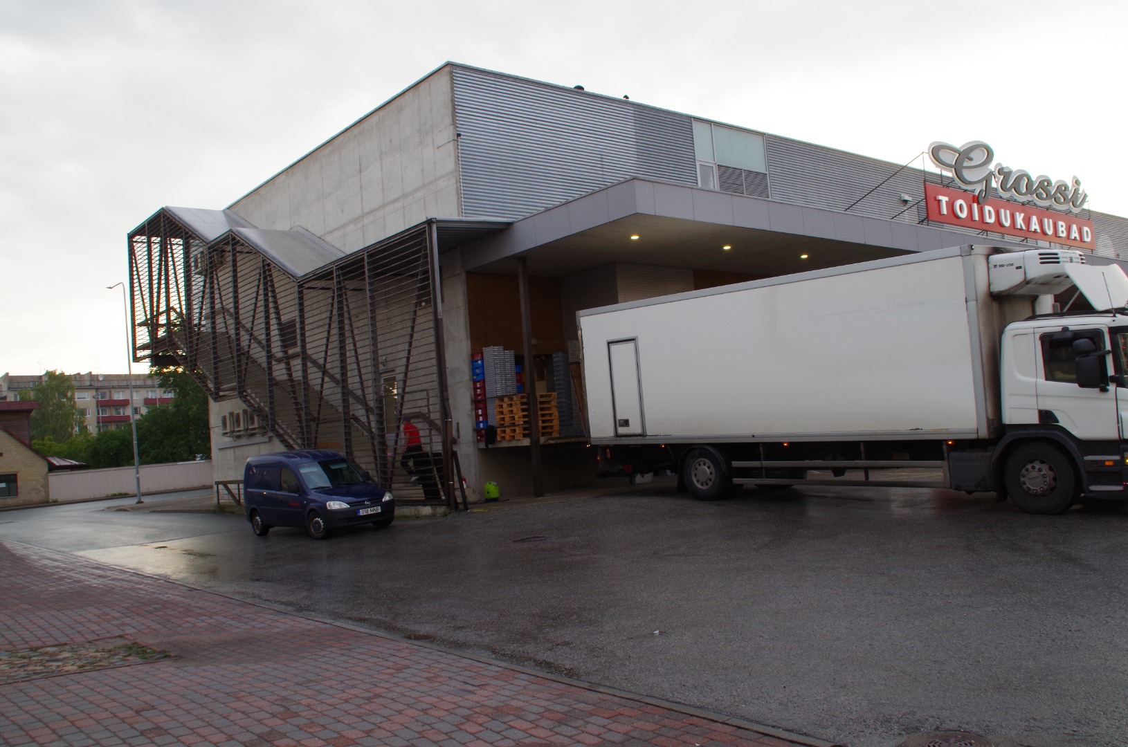 Põrsaturg turuhoone taga, Rakvere, ERMFk771 78 1 - Põrsaturg turuhoone taga, Rakvere rephoto