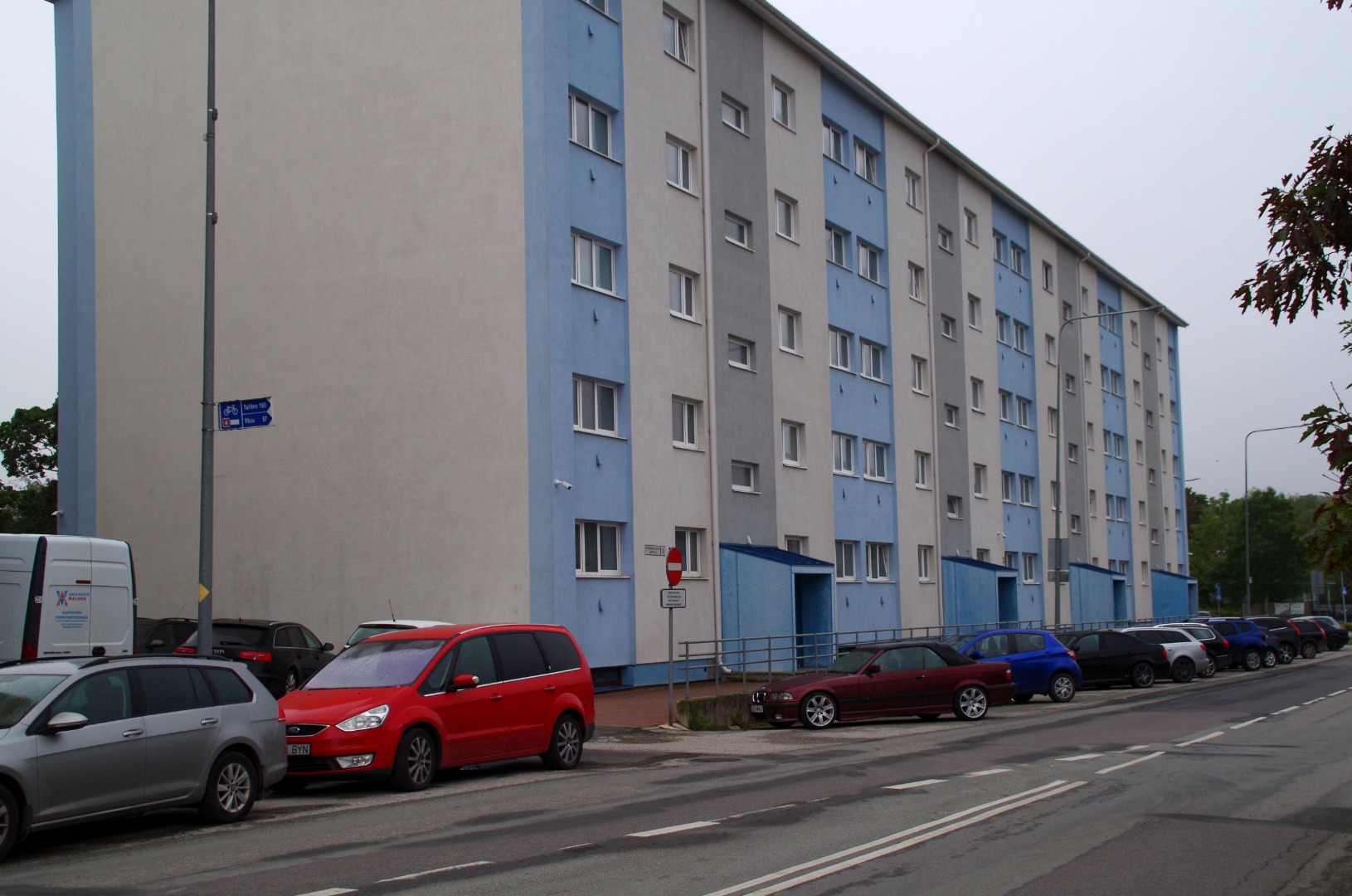 Vaade uuele elamule Gagarini tänavas Rakveres. rephoto