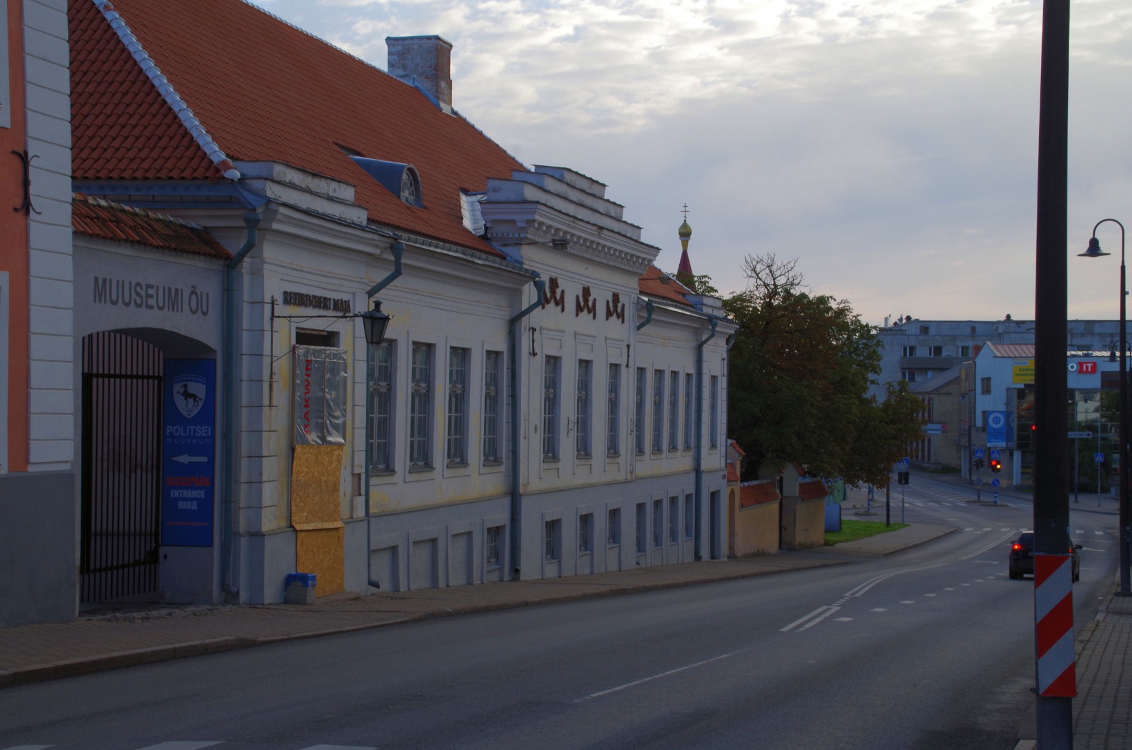 Rahvatantsupeost osavõtjate rongkäik Rakveres. rephoto