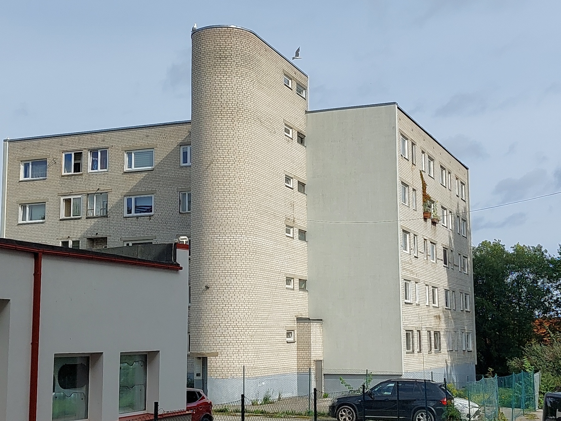 Tallinn Keraamikatehase ühiselamu Maleva 2b, hoone vaade rephoto