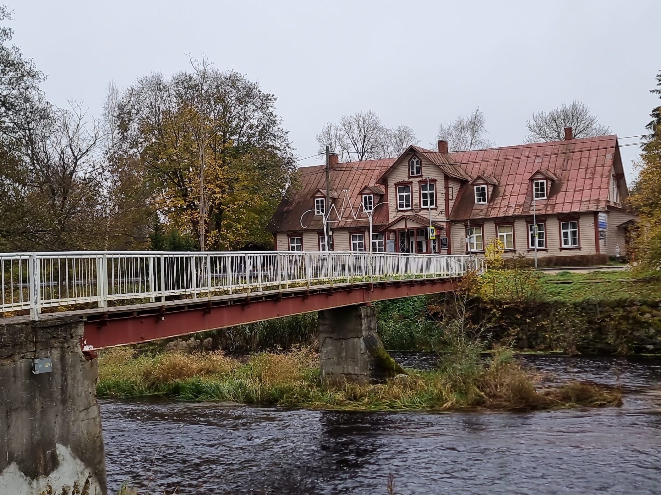 Photo bridge in Põltsamaa Citizens Club house rephoto