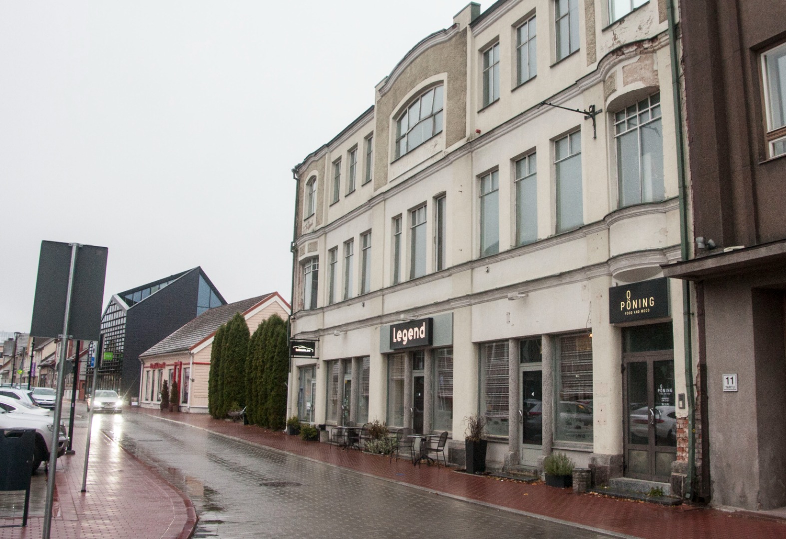 Vaade Johan Järsi jalanõude ärile Linnaapteegi kõrval, (foto tellija Järs). rephoto