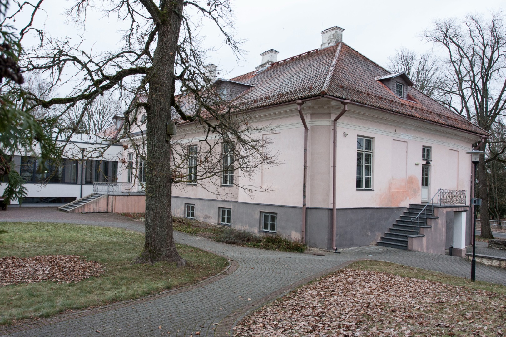 Väätsa algkooli hoone Järvamaal (õuevaade) rephoto